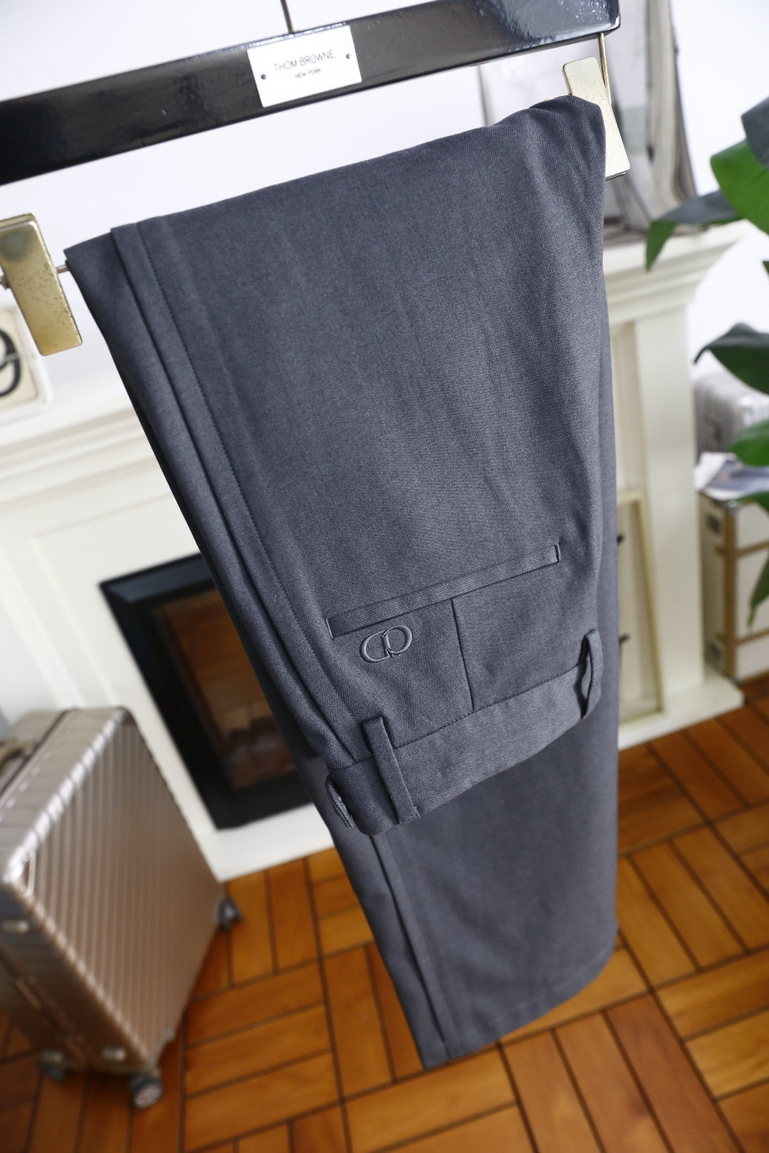 🔥迪奥/Christian Dior.25秋季新款！时尚男士深灰色阔腿休闲西裤！采用阔腿剪裁，后幅品牌L