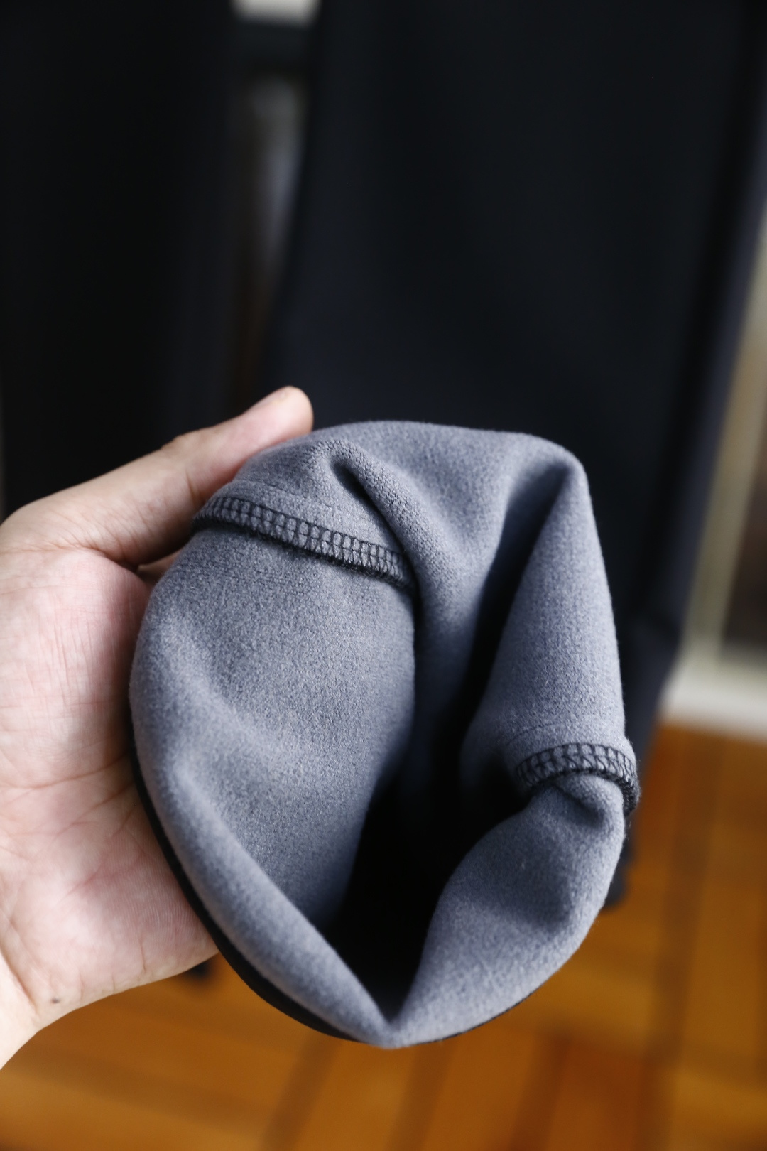 🔥普拉*/Pr*da.2025秋季新款男士休闲西裤！采用舒适定制面料👍从背面可见，有两个后口袋，其中一个