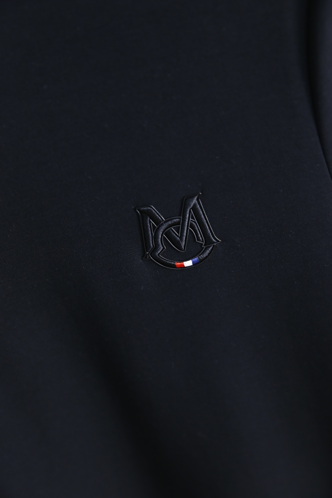 🔥蒙口/Mon*ler.2025秋季新款男士圆领短袖🆕采用舒适保暖莫代尔棉面料！经典圆领套头设计😎左胸位