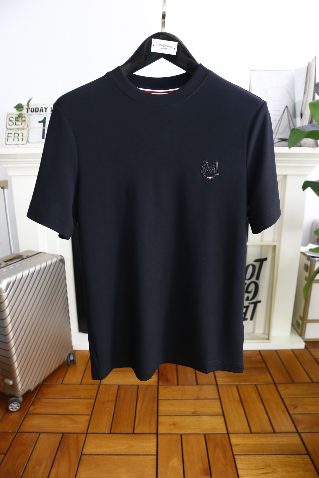 🔥蒙口/Mon*ler.2025秋季新款男士圆领短袖🆕采用舒适保暖莫代尔棉面料！经典圆领套头设计😎左胸位