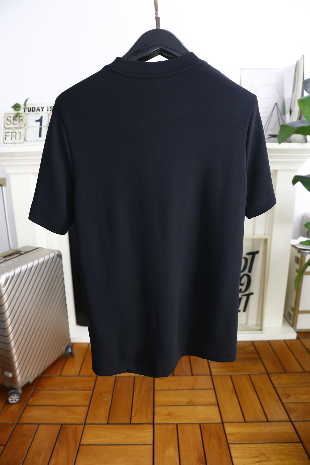 🔥蒙口/Mon*ler.2025秋季新款男士圆领短袖🆕采用舒适保暖莫代尔棉面料！经典圆领套头设计😎左胸位