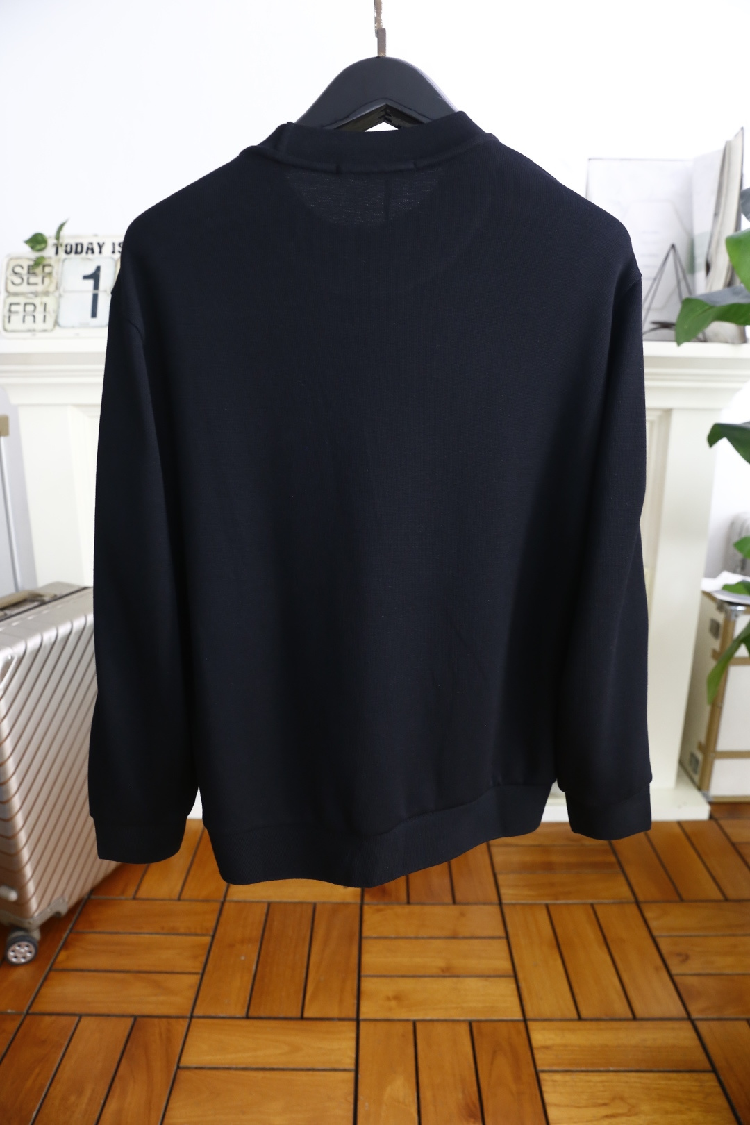 🔥巴宝丽/Bur*erry.2025秋季新品！时尚男士圆领长袖卫衣👍胸前有带拉链的品牌标识口袋，袖子部分