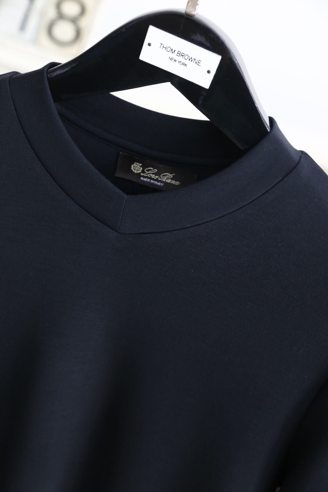 🔥lP🆕.2025秋季新款男士V领休闲长袖T恤！采用舒适保暖面料！品牌经典元素设计👍小V领设计的长袖T恤