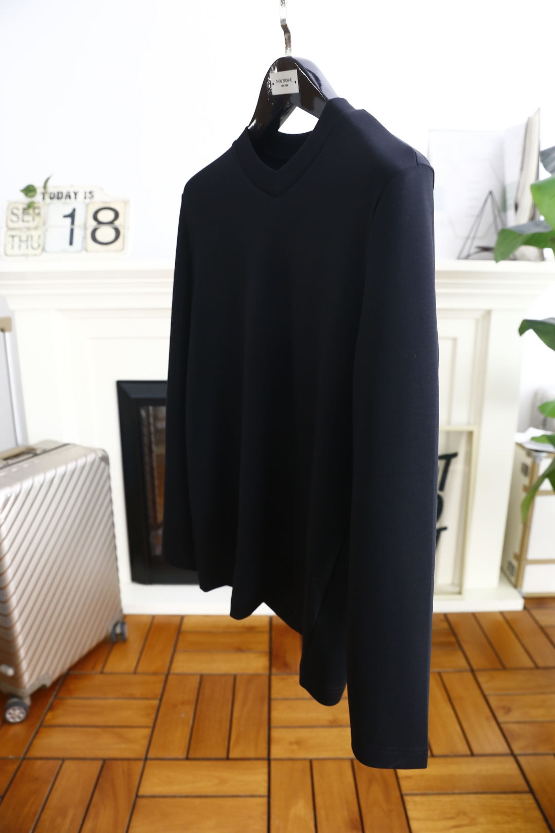 🔥lP🆕.2025秋季新款男士V领休闲长袖T恤！采用舒适保暖面料！品牌经典元素设计👍小V领设计的长袖T恤