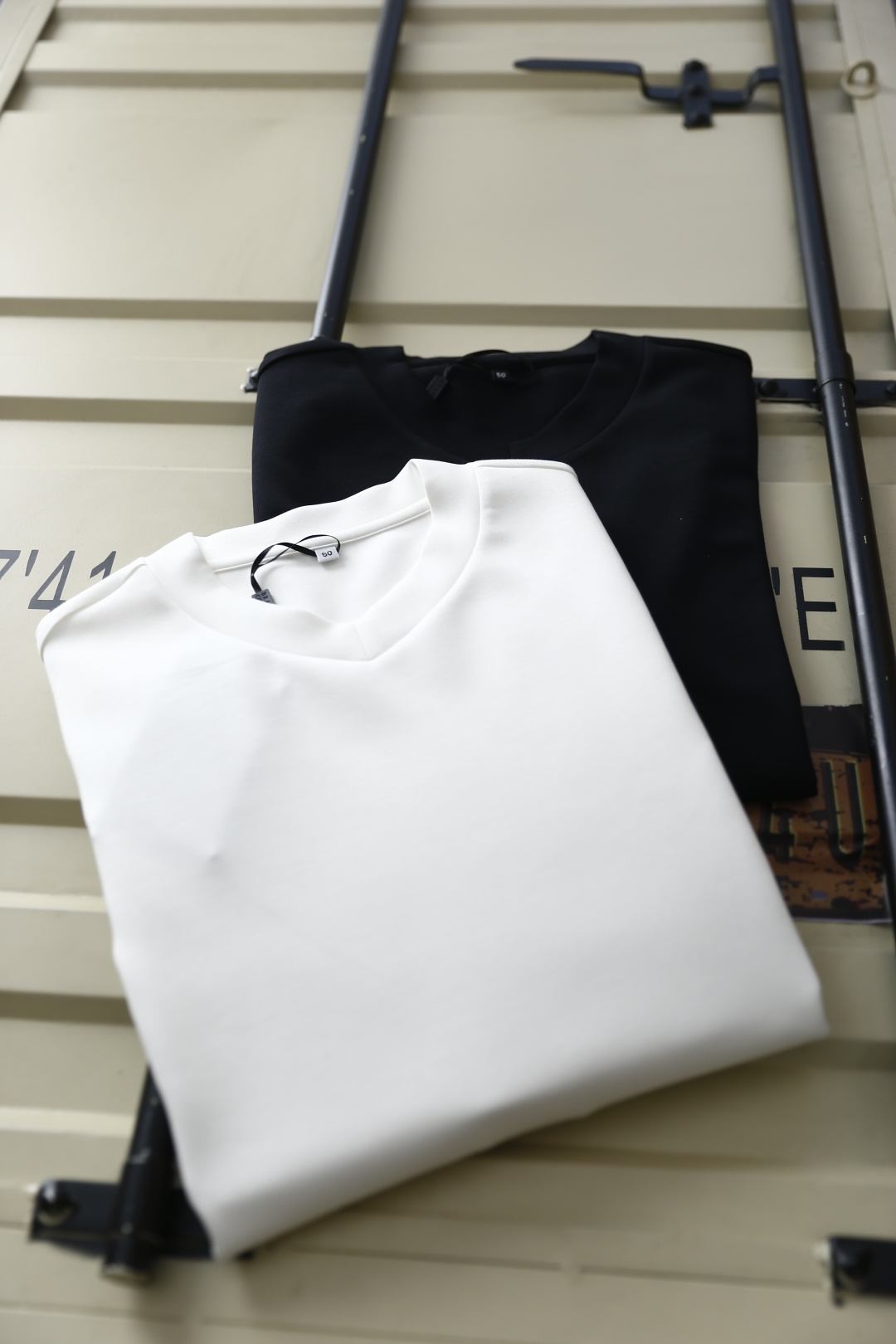 🔥lP🆕.2025秋季新款男士V领休闲长袖T恤！采用舒适保暖面料！品牌经典元素设计👍小V领设计的长袖T恤