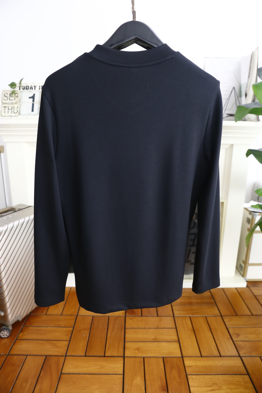 🔥lP🆕.2025秋季新款男士V领休闲长袖T恤！采用舒适保暖面料！品牌经典元素设计👍小V领设计的长袖T恤