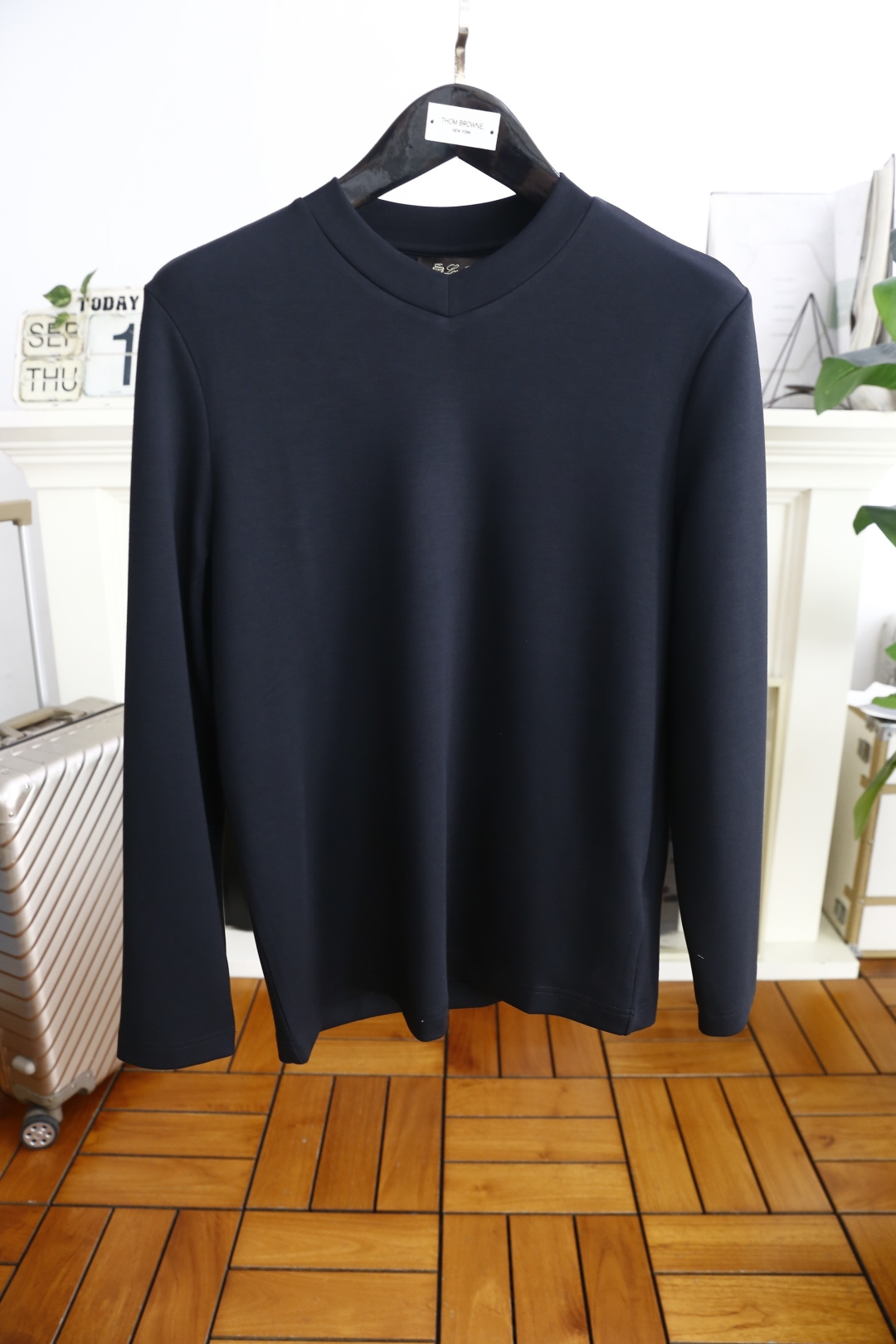 🔥lP🆕.2025秋季新款男士V领休闲长袖T恤！采用舒适保暖面料！品牌经典元素设计👍小V领设计的长袖T恤