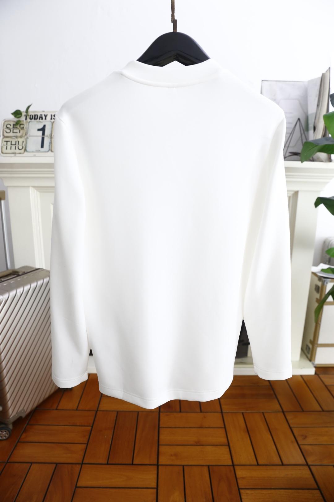 🔥lP🆕.2025秋季新款男士V领休闲长袖T恤！采用舒适保暖面料！品牌经典元素设计👍小V领设计的长袖T恤