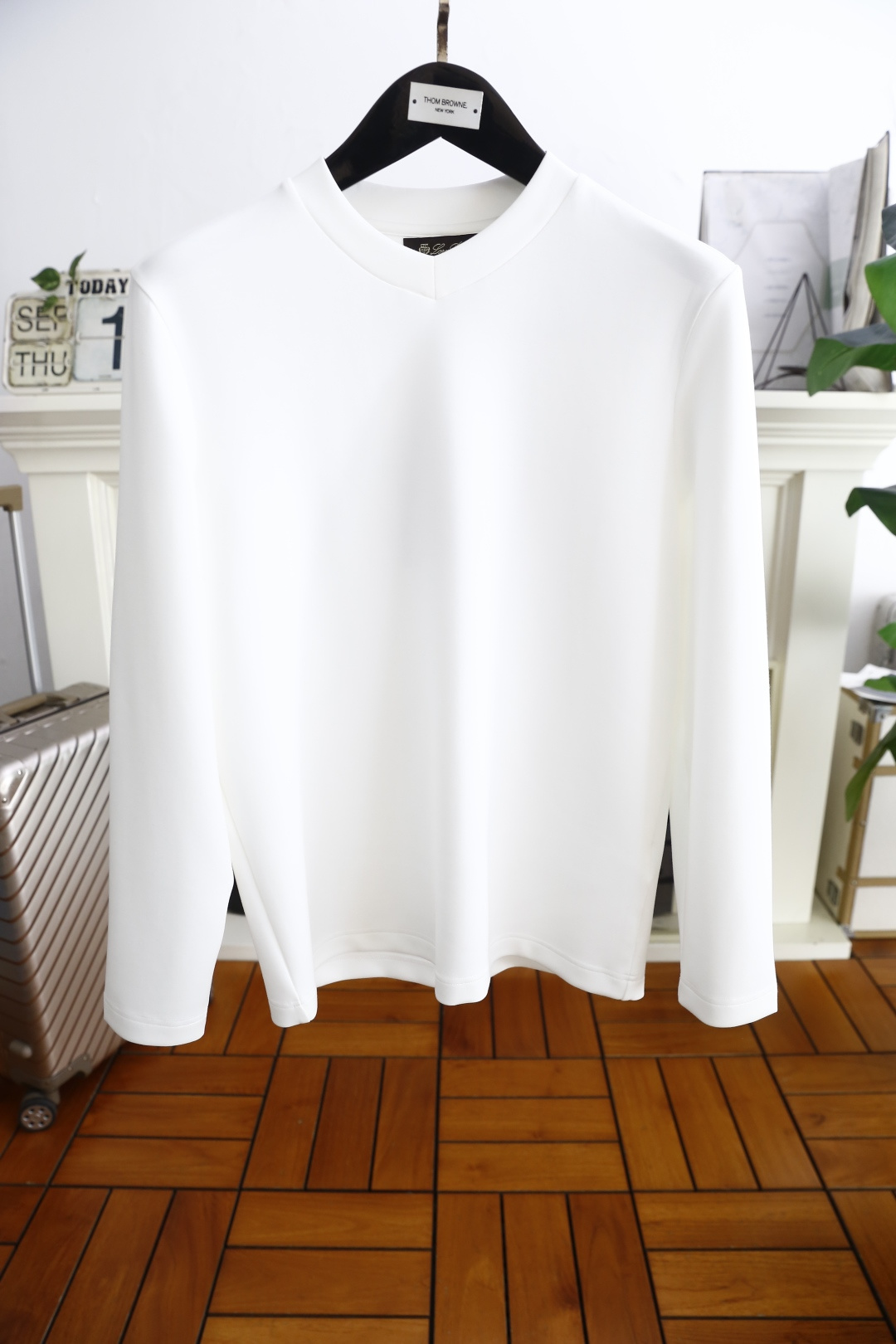 🔥lP🆕.2025秋季新款男士V领休闲长袖T恤！采用舒适保暖面料！品牌经典元素设计👍小V领设计的长袖T恤