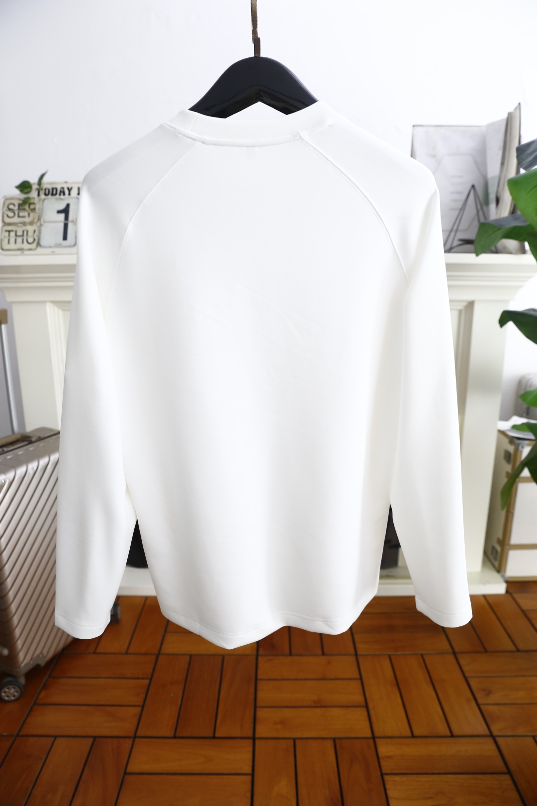 🔥lP🆕.2025秋季新款！男士黑色插肩袖休闲长袖T恤！经典圆领设计，插肩袖剪裁，采用舒适保暖云朵棉面料