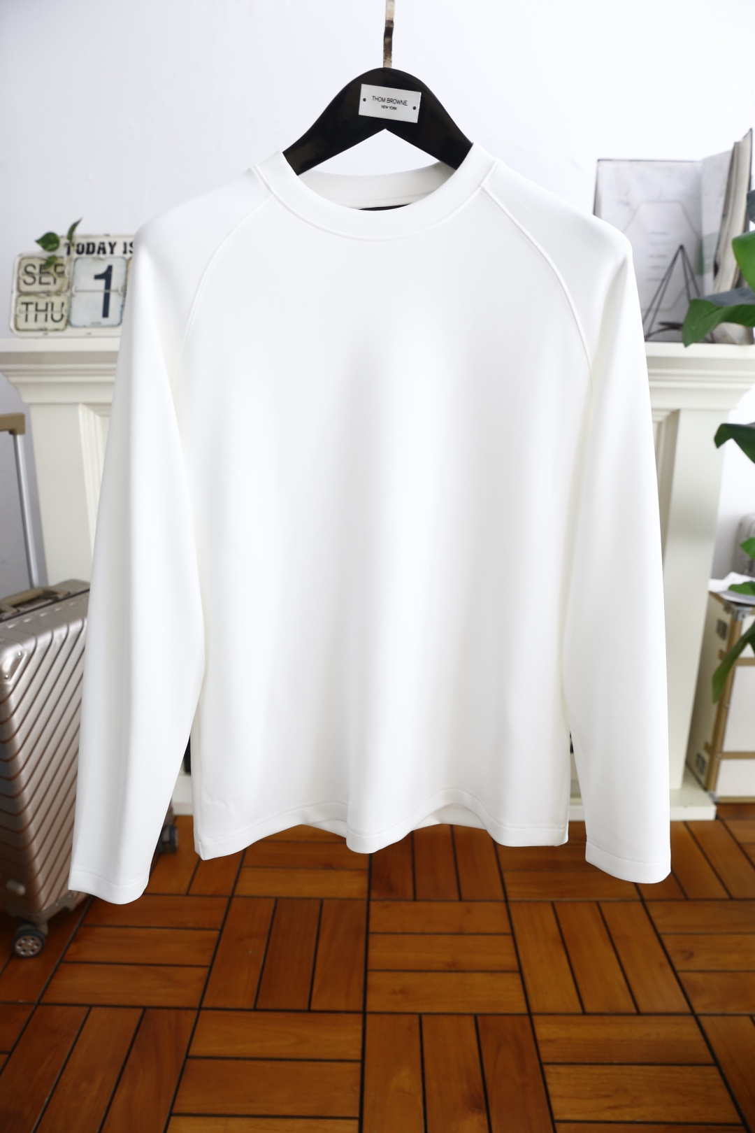 🔥lP🆕.2025秋季新款！男士黑色插肩袖休闲长袖T恤！经典圆领设计，插肩袖剪裁，采用舒适保暖云朵棉面料