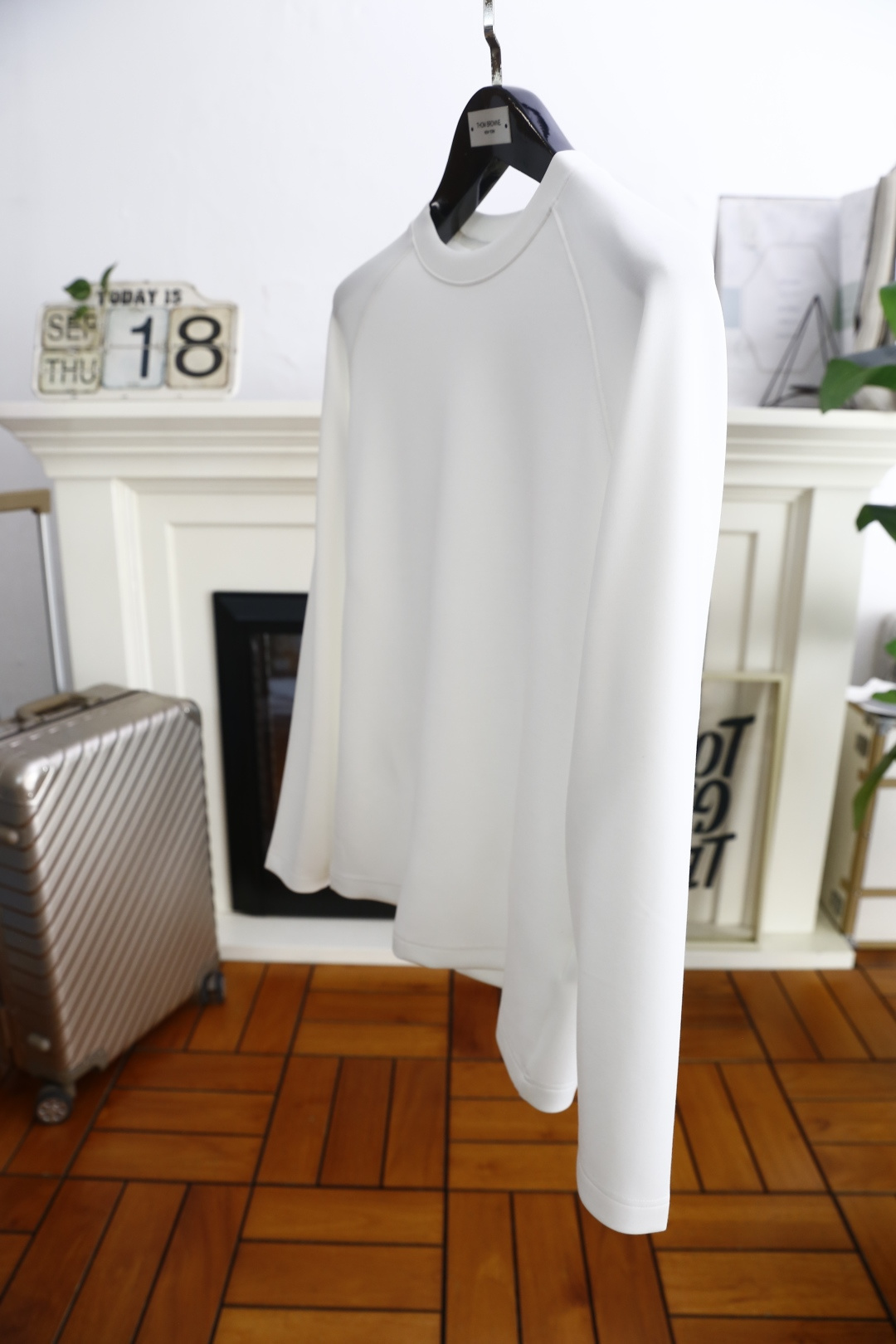 🔥lP🆕.2025秋季新款！男士黑色插肩袖休闲长袖T恤！经典圆领设计，插肩袖剪裁，采用舒适保暖云朵棉面料