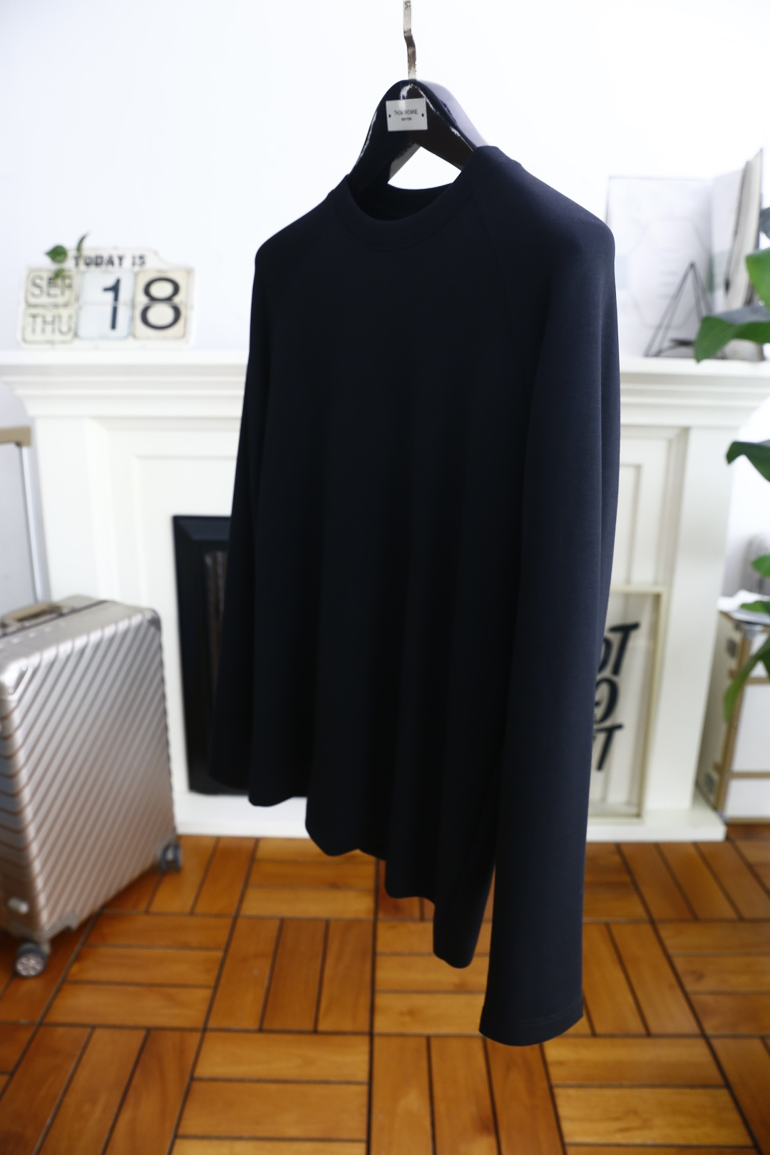 🔥lP🆕.2025秋季新款！男士黑色插肩袖休闲长袖T恤！经典圆领设计，插肩袖剪裁，采用舒适保暖云朵棉面料