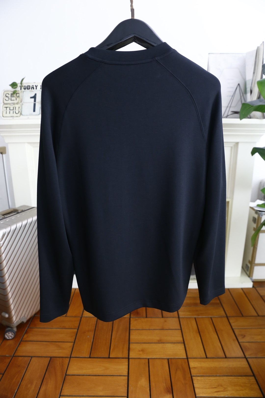 🔥lP🆕.2025秋季新款！男士黑色插肩袖休闲长袖T恤！经典圆领设计，插肩袖剪裁，采用舒适保暖云朵棉面料