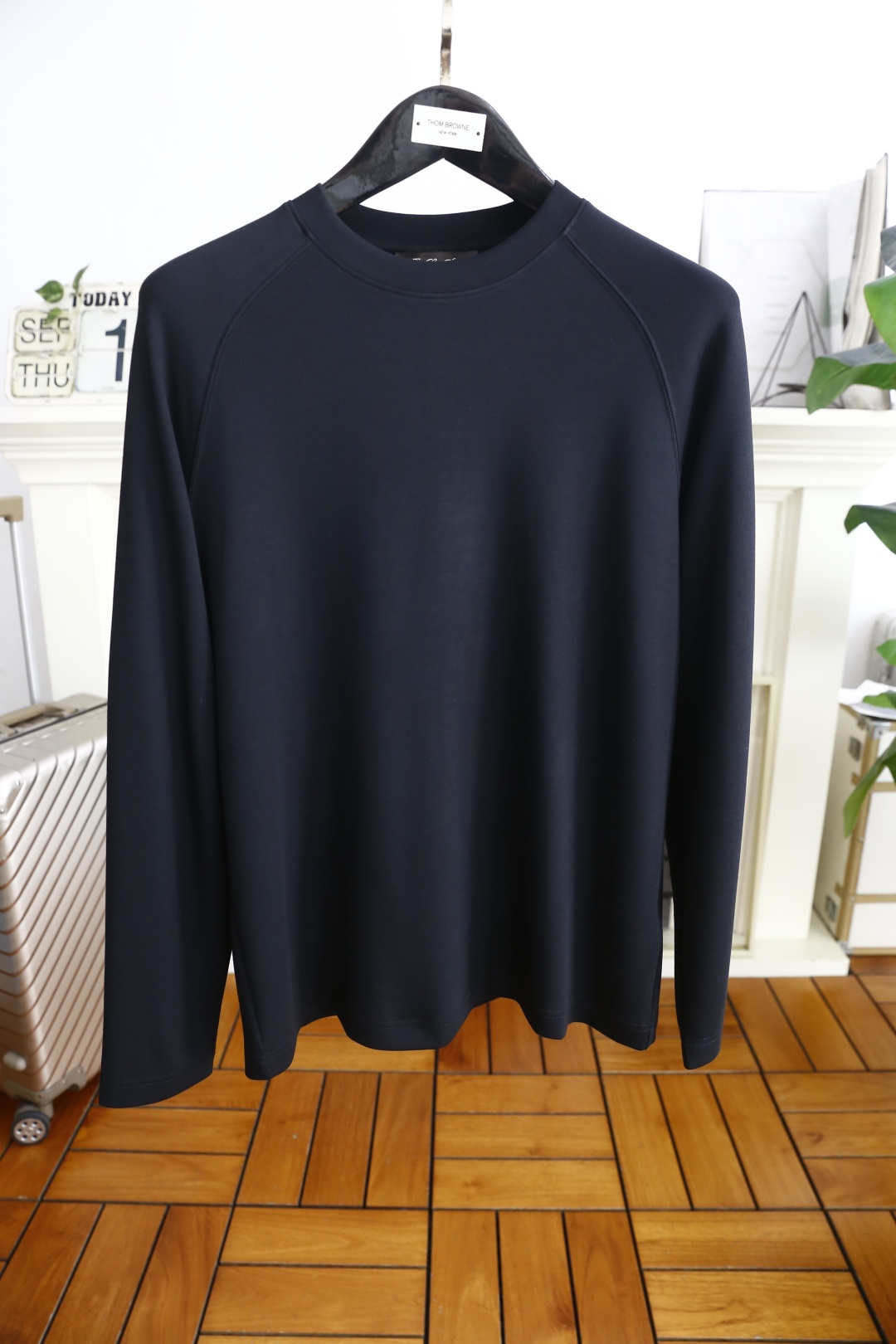 🔥lP🆕.2025秋季新款！男士黑色插肩袖休闲长袖T恤！经典圆领设计，插肩袖剪裁，采用舒适保暖云朵棉面料