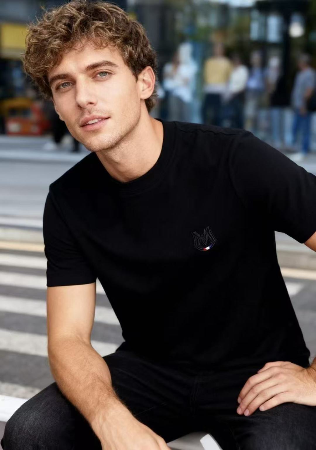 🔥蒙口/Mon*ler.2025秋季新款男士圆领短袖🆕采用舒适保暖莫代尔棉面料！经典圆领套头设计😎左胸位