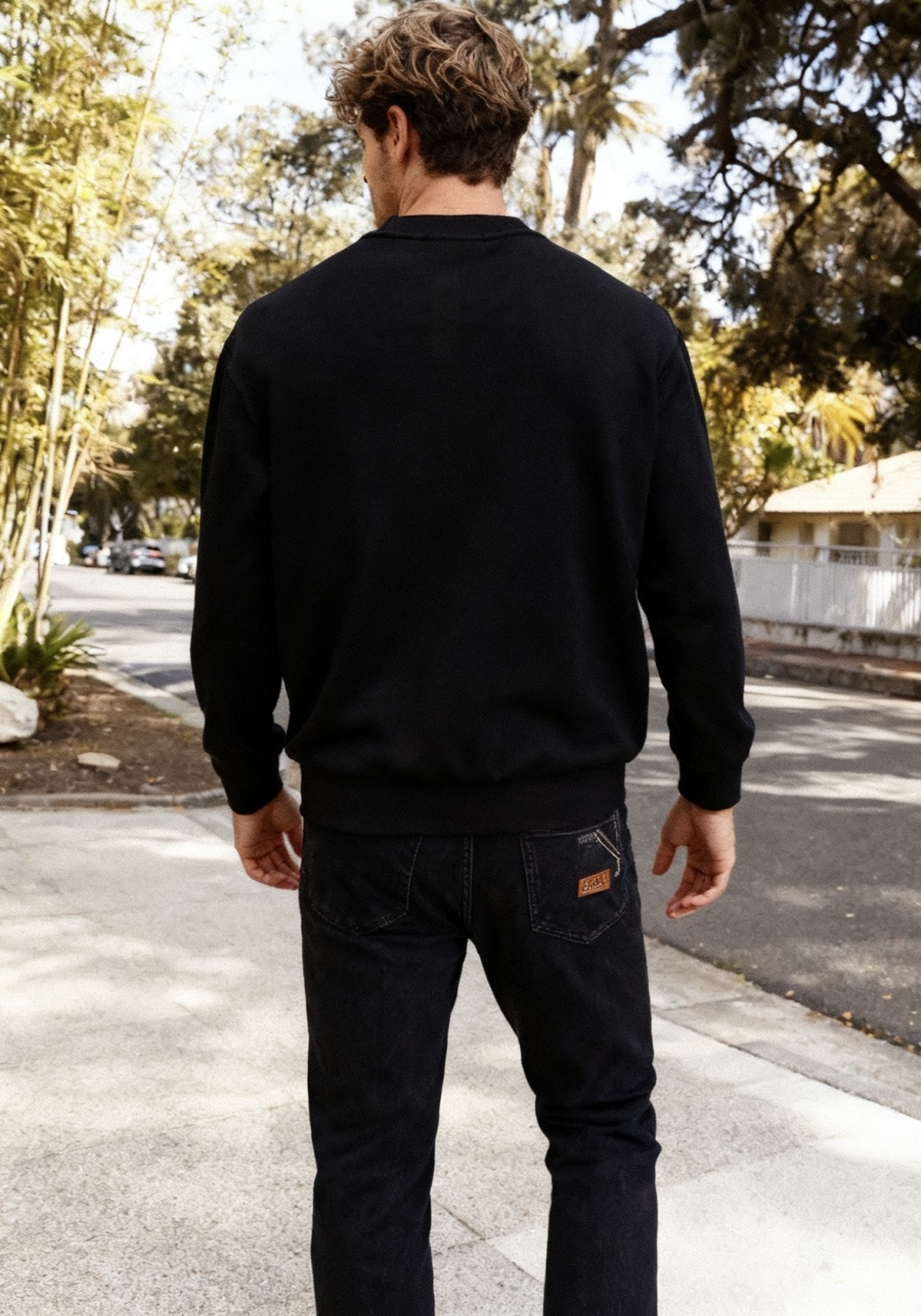 🔥巴宝丽/Bur*erry.2025秋季新品！时尚男士圆领长袖卫衣👍胸前有带拉链的品牌标识口袋，袖子部分