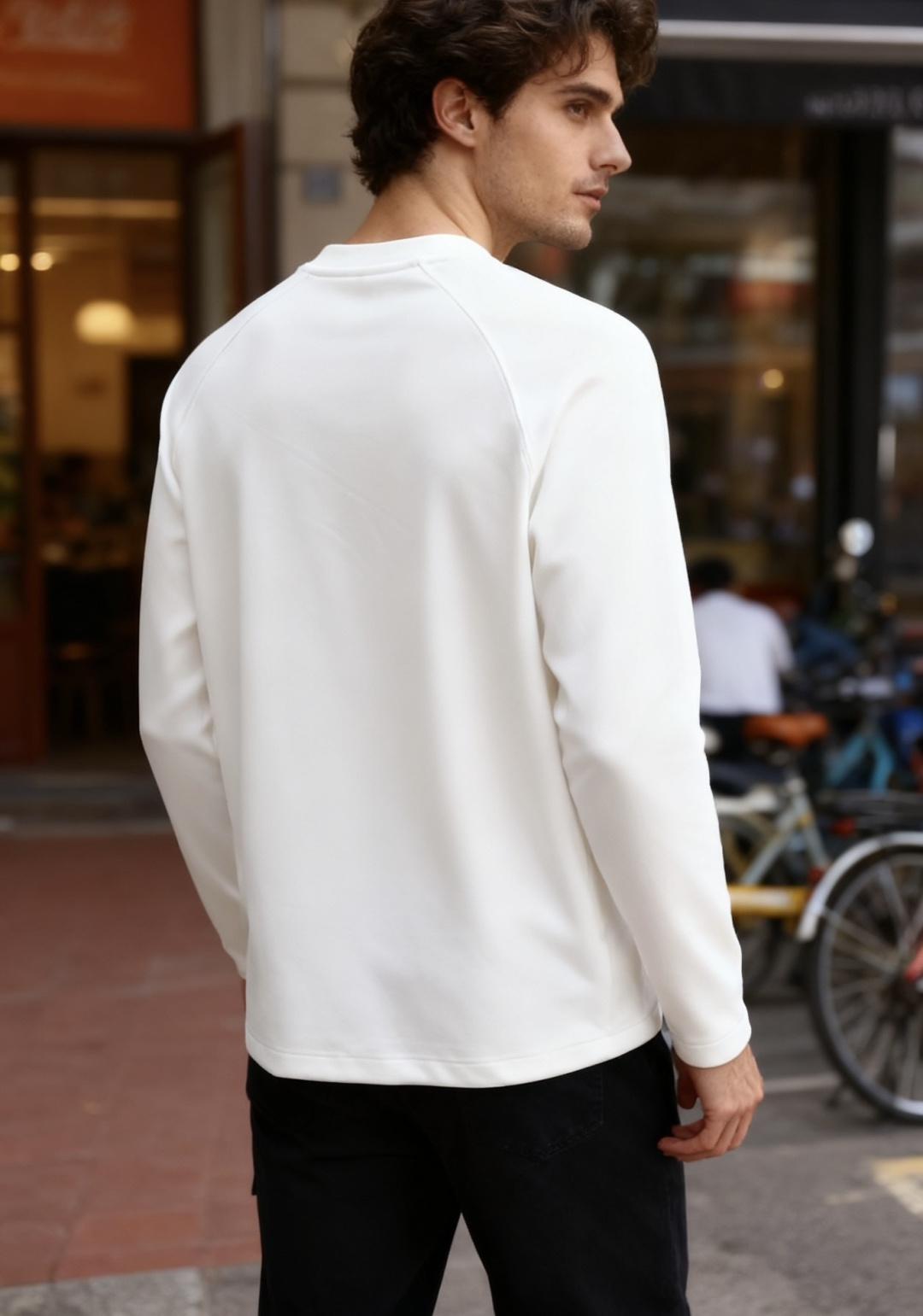 🔥lP🆕.2025秋季新款！男士黑色插肩袖休闲长袖T恤！经典圆领设计，插肩袖剪裁，采用舒适保暖云朵棉面料