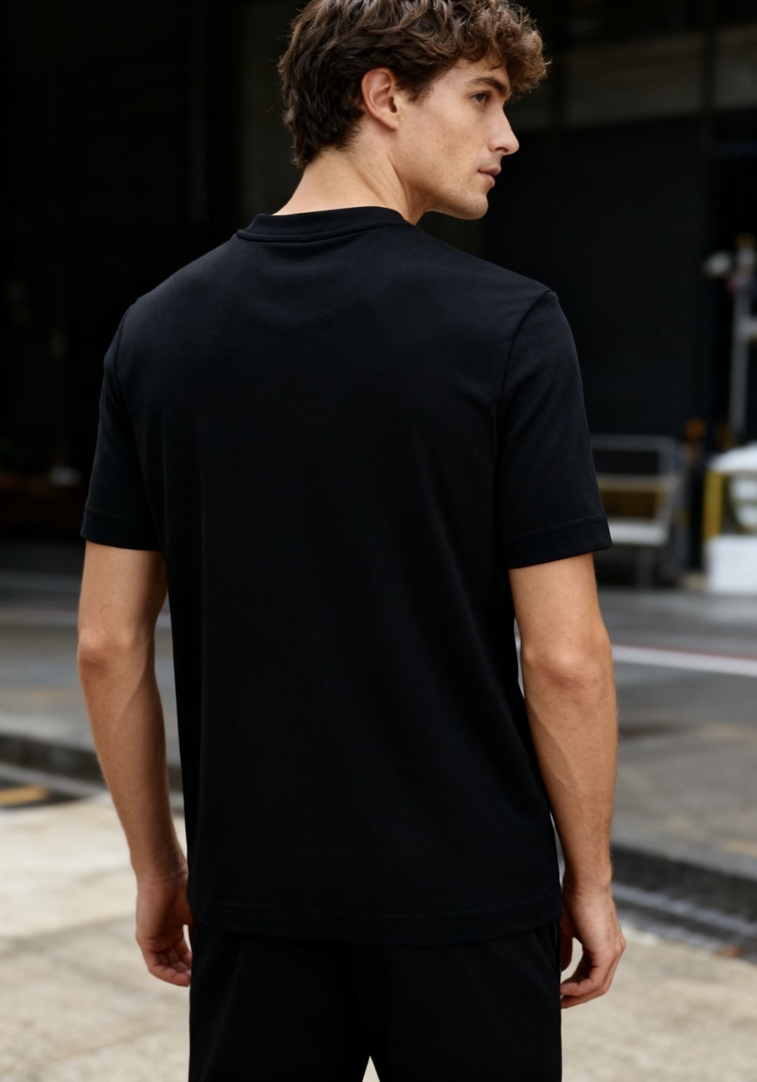 🔥蒙口/Mon*ler.2025秋季新款男士圆领短袖🆕采用舒适保暖莫代尔棉面料！经典圆领套头设计😎左胸位