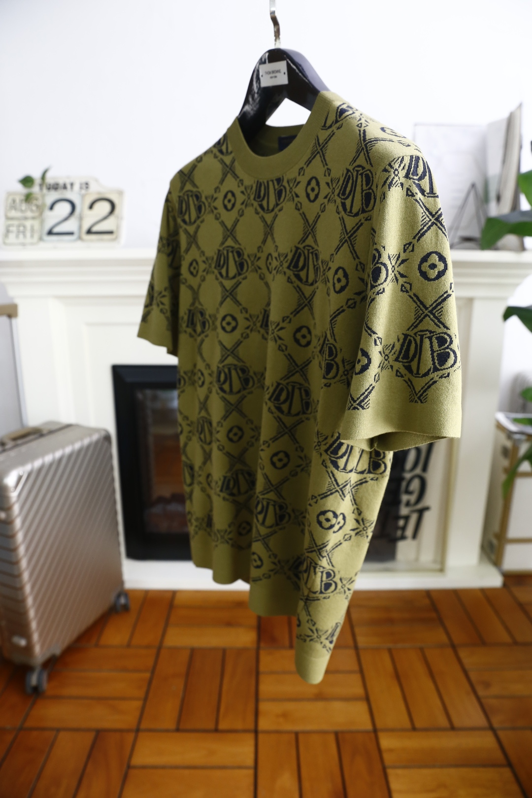 🔥路易威*/LV.2025秋季新款🆕时尚男士圆领短袖针织衫！奢华经典定制LOGO设计！高级定制百搭款式 