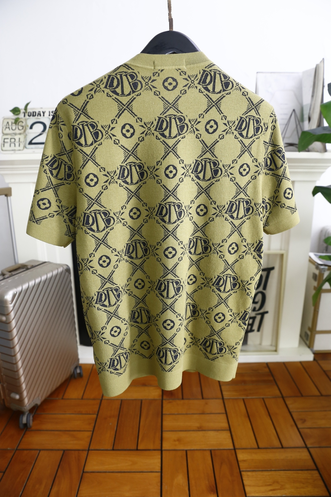 🔥路易威*/LV.2025秋季新款🆕时尚男士圆领短袖针织衫！奢华经典定制LOGO设计！高级定制百搭款式 