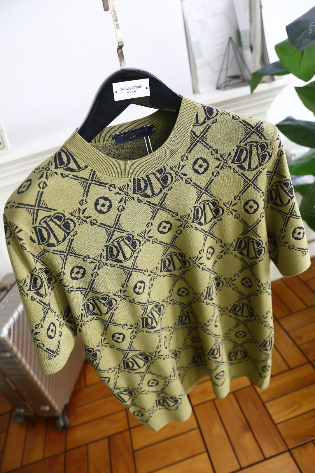 🔥路易威*/LV.2025秋季新款🆕时尚男士圆领短袖针织衫！奢华经典定制LOGO设计！高级定制百搭款式 
