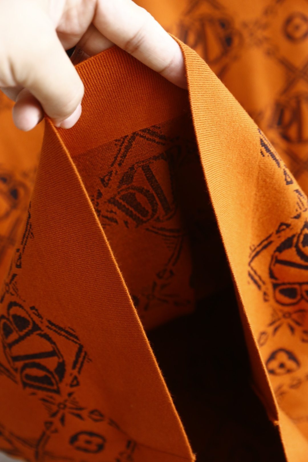 🔥路易威*/LV.2025秋季新款🆕时尚男士圆领短袖针织衫！奢华经典定制LOGO设计！高级定制百搭款式 