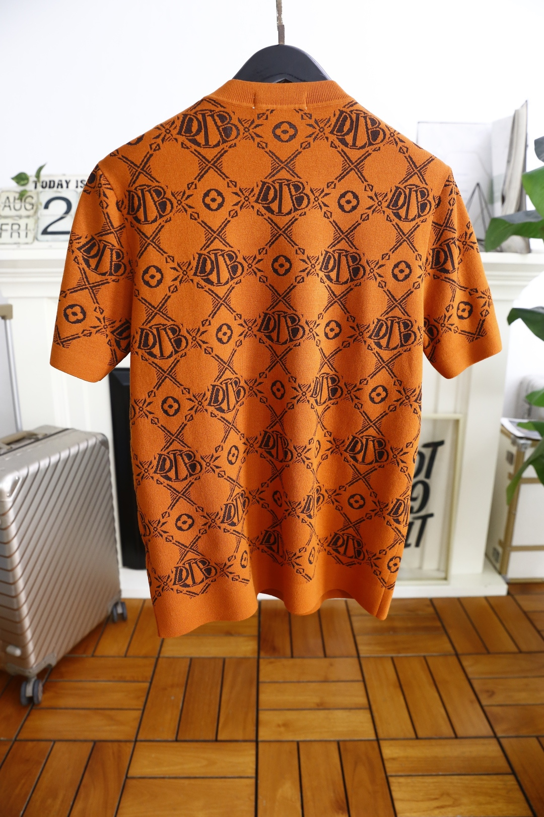 🔥路易威*/LV.2025秋季新款🆕时尚男士圆领短袖针织衫！奢华经典定制LOGO设计！高级定制百搭款式 