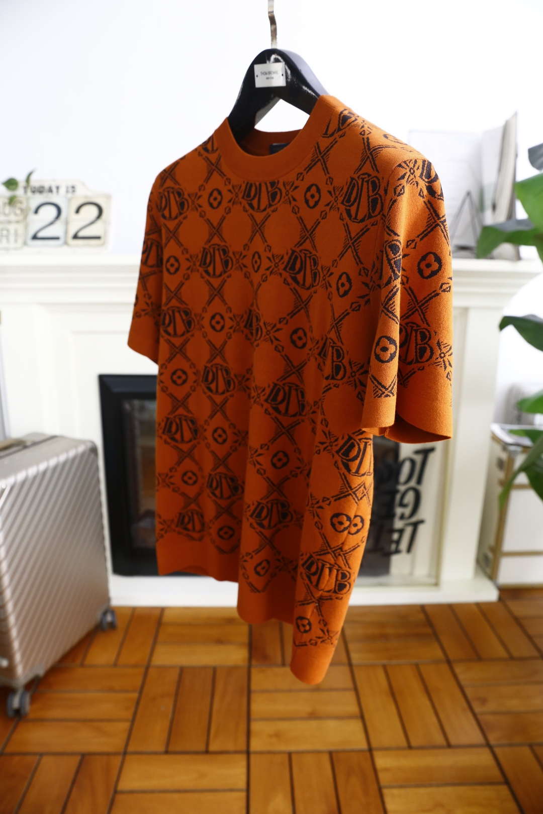 🔥路易威*/LV.2025秋季新款🆕时尚男士圆领短袖针织衫！奢华经典定制LOGO设计！高级定制百搭款式 