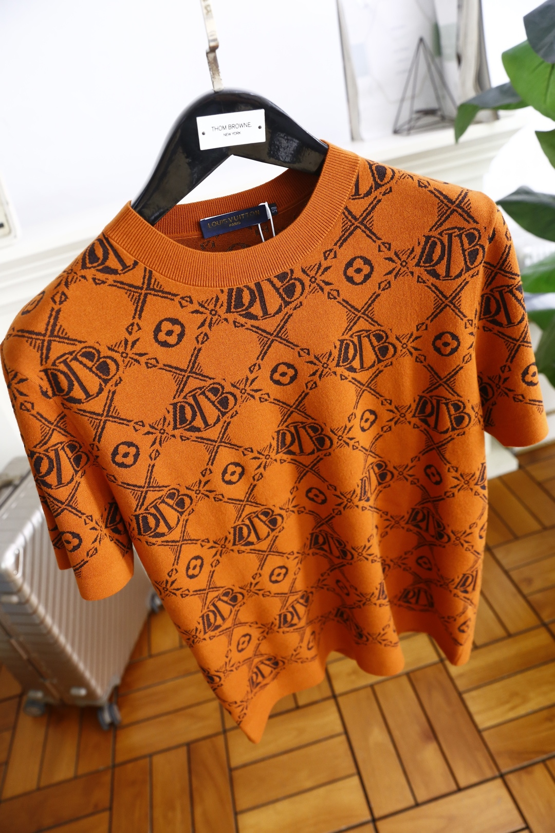 🔥路易威*/LV.2025秋季新款🆕时尚男士圆领短袖针织衫！奢华经典定制LOGO设计！高级定制百搭款式 