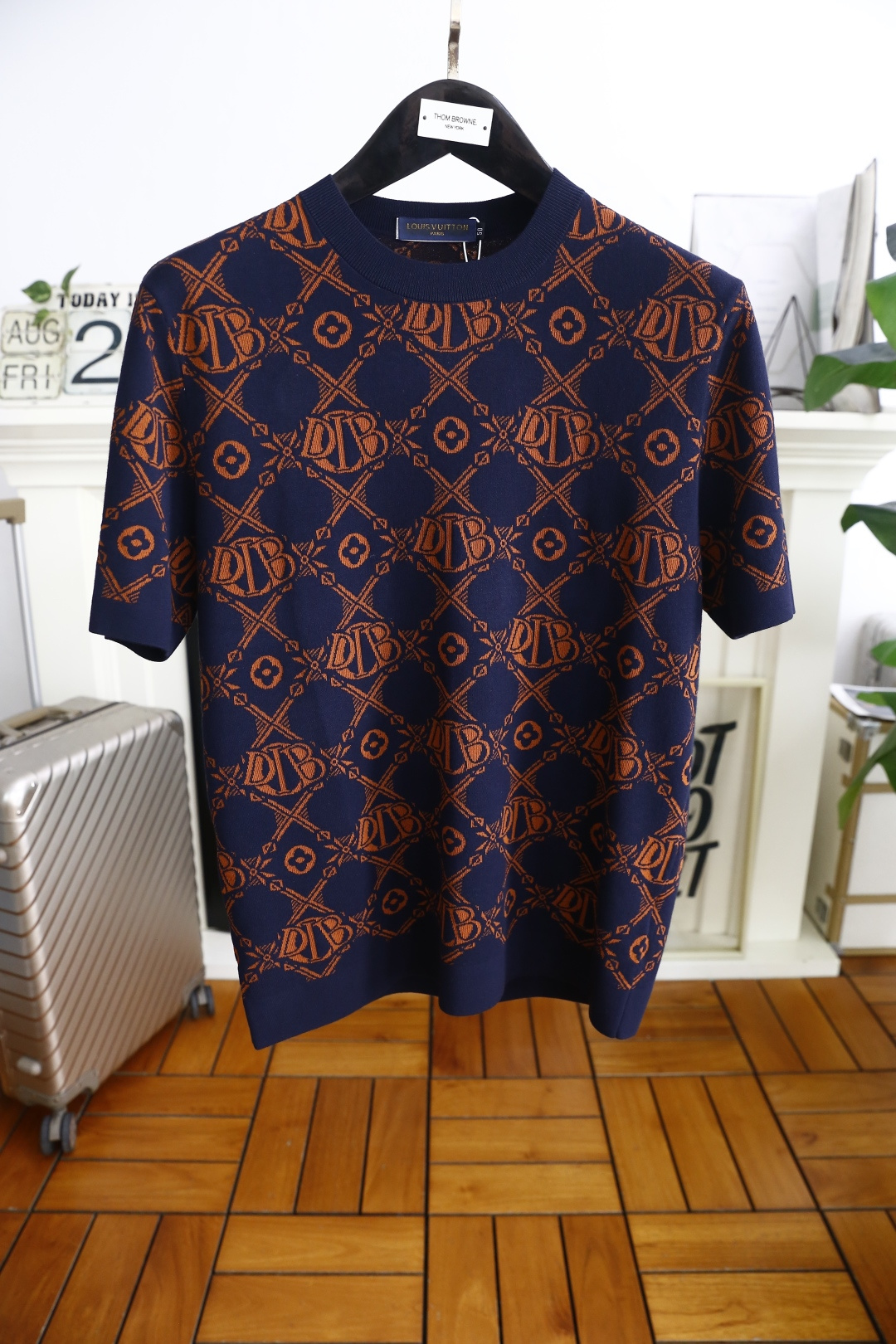 🔥路易威*/LV.2025秋季新款🆕时尚男士圆领短袖针织衫！奢华经典定制LOGO设计！高级定制百搭款式 
