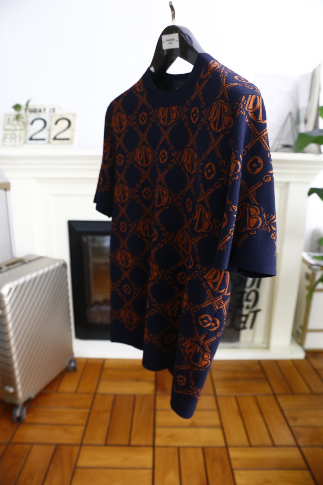 🔥路易威*/LV.2025秋季新款🆕时尚男士圆领短袖针织衫！奢华经典定制LOGO设计！高级定制百搭款式 