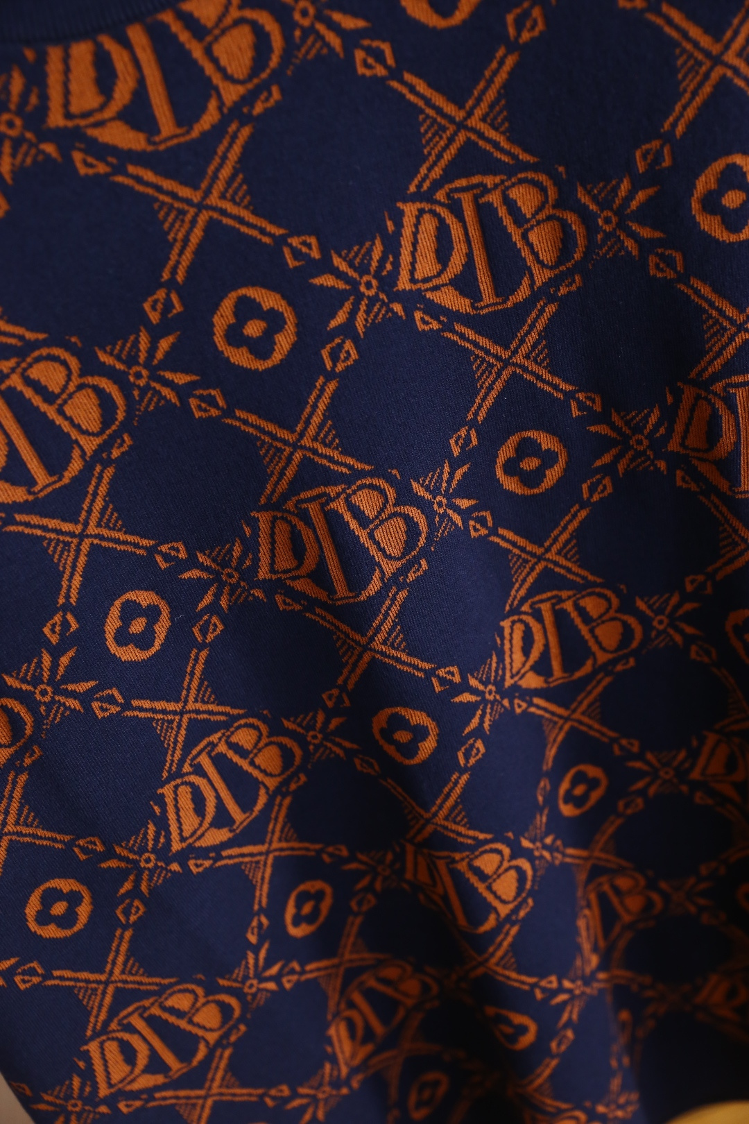 🔥路易威*/LV.2025秋季新款🆕时尚男士圆领短袖针织衫！奢华经典定制LOGO设计！高级定制百搭款式 