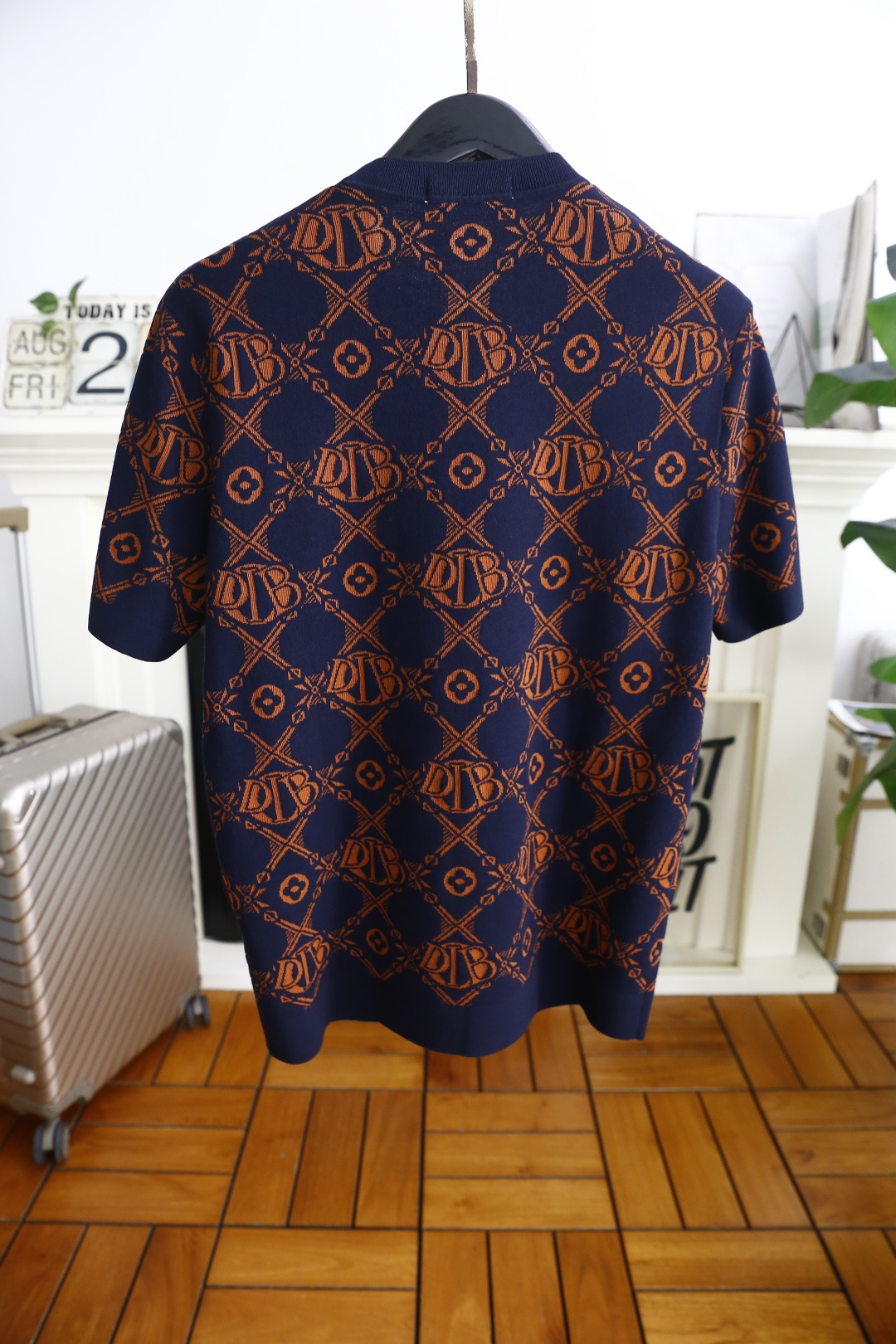 🔥路易威*/LV.2025秋季新款🆕时尚男士圆领短袖针织衫！奢华经典定制LOGO设计！高级定制百搭款式 