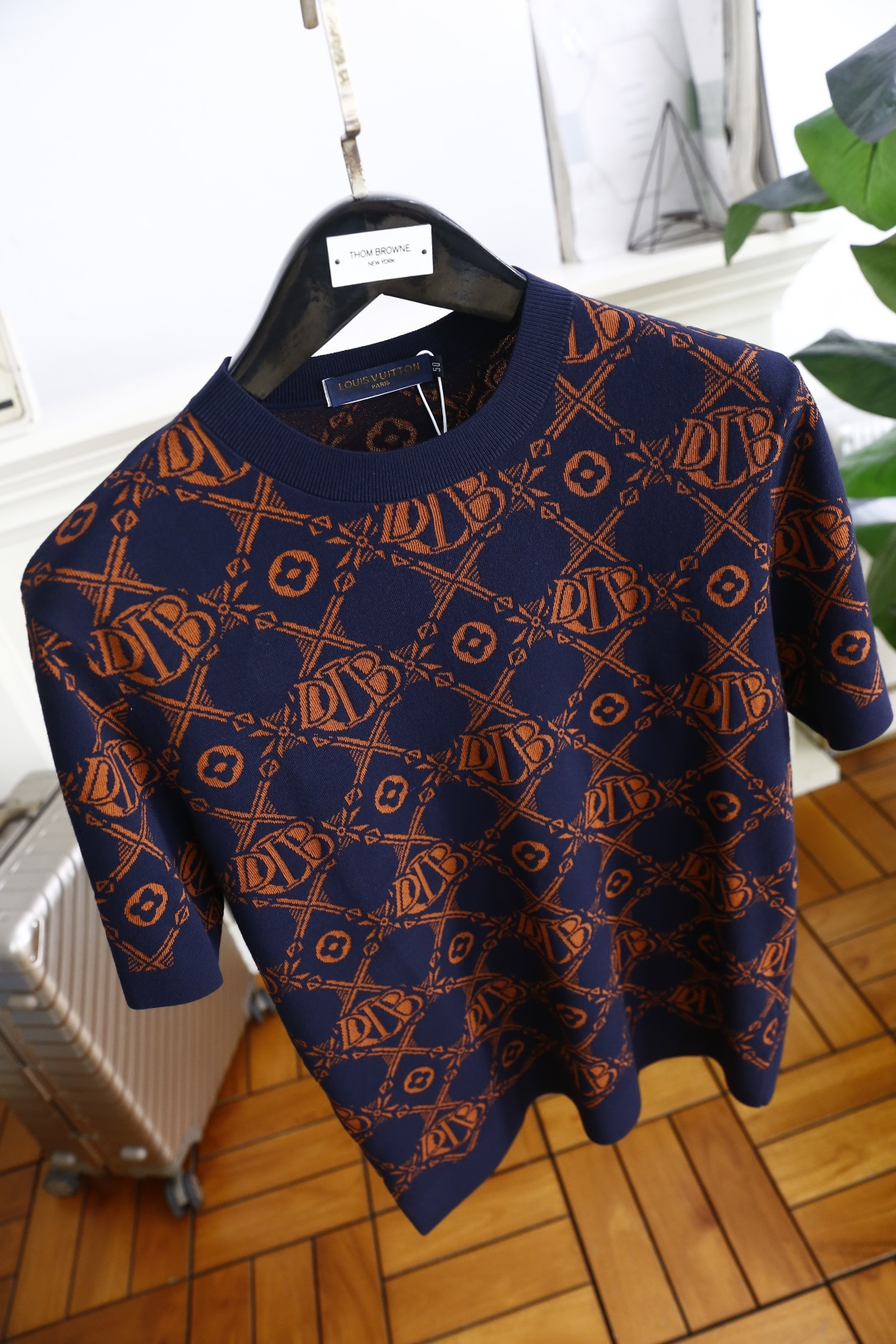 🔥路易威*/LV.2025秋季新款🆕时尚男士圆领短袖针织衫！奢华经典定制LOGO设计！高级定制百搭款式 