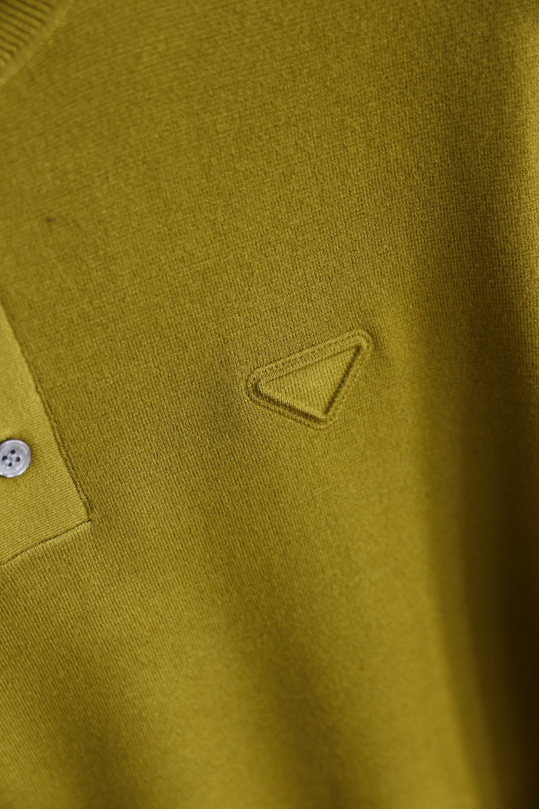 🔥普拉*/Pr*da.2025秋季新款🆕时尚男士针织短袖🍃奢华经典品牌三角标LOGO设计！经典三粒扣搭配