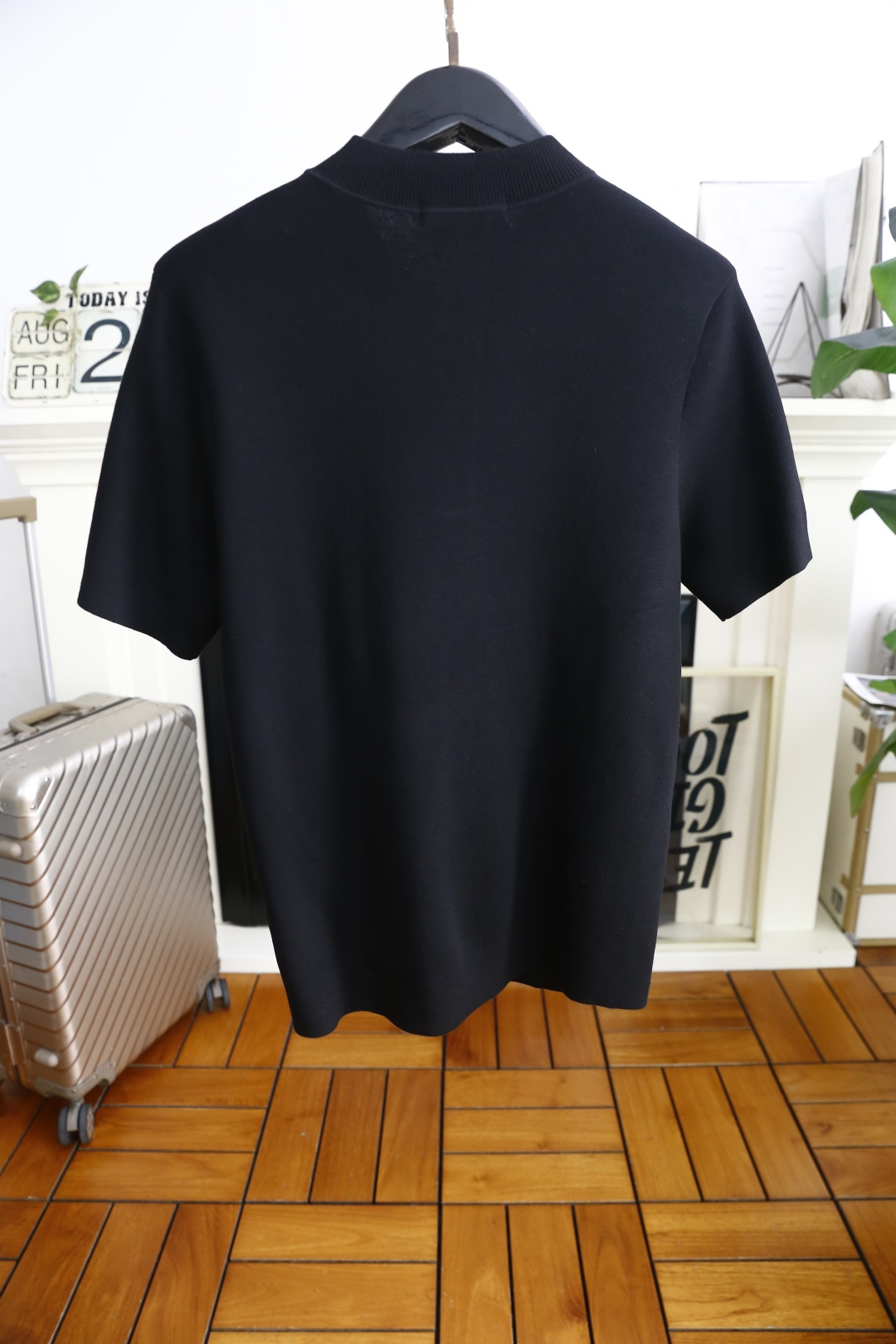 🔥普拉*/Pr*da.2025秋季新款🆕时尚男士针织短袖🍃奢华经典品牌三角标LOGO设计！经典三粒扣搭配