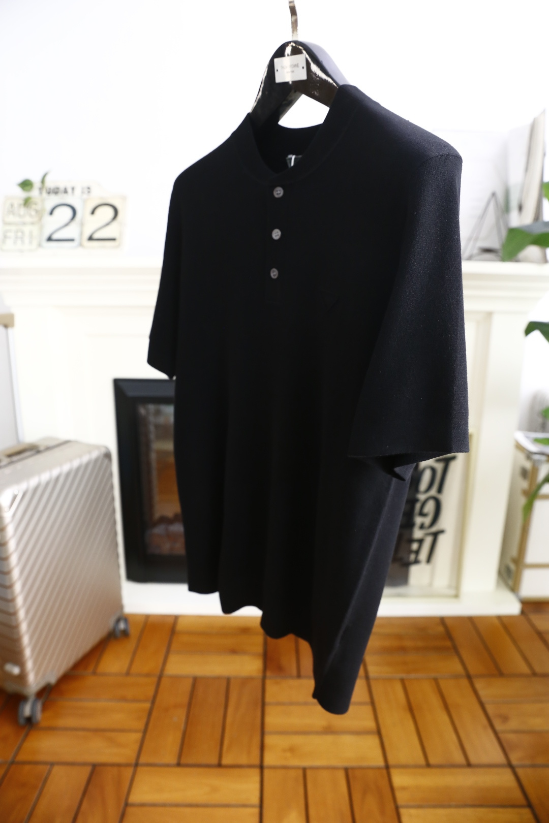 🔥普拉*/Pr*da.2025秋季新款🆕时尚男士针织短袖🍃奢华经典品牌三角标LOGO设计！经典三粒扣搭配