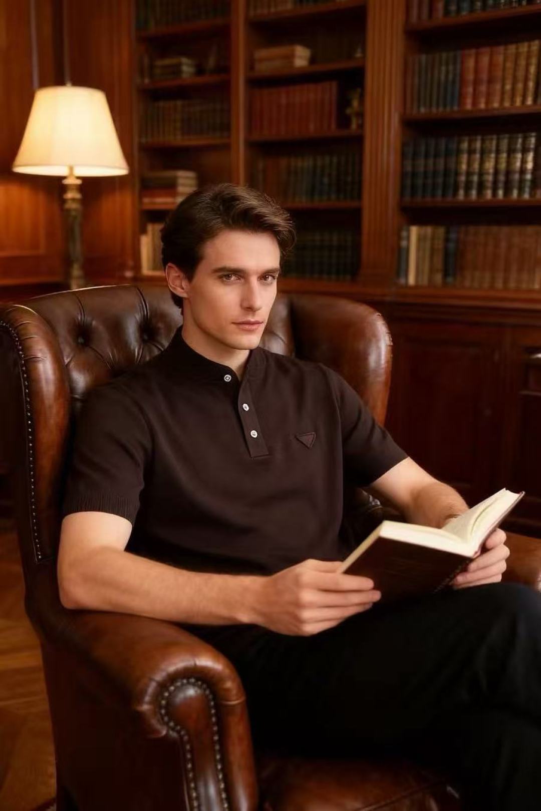 🔥普拉*/Pr*da.2025秋季新款🆕时尚男士针织短袖🍃奢华经典品牌三角标LOGO设计！经典三粒扣搭配