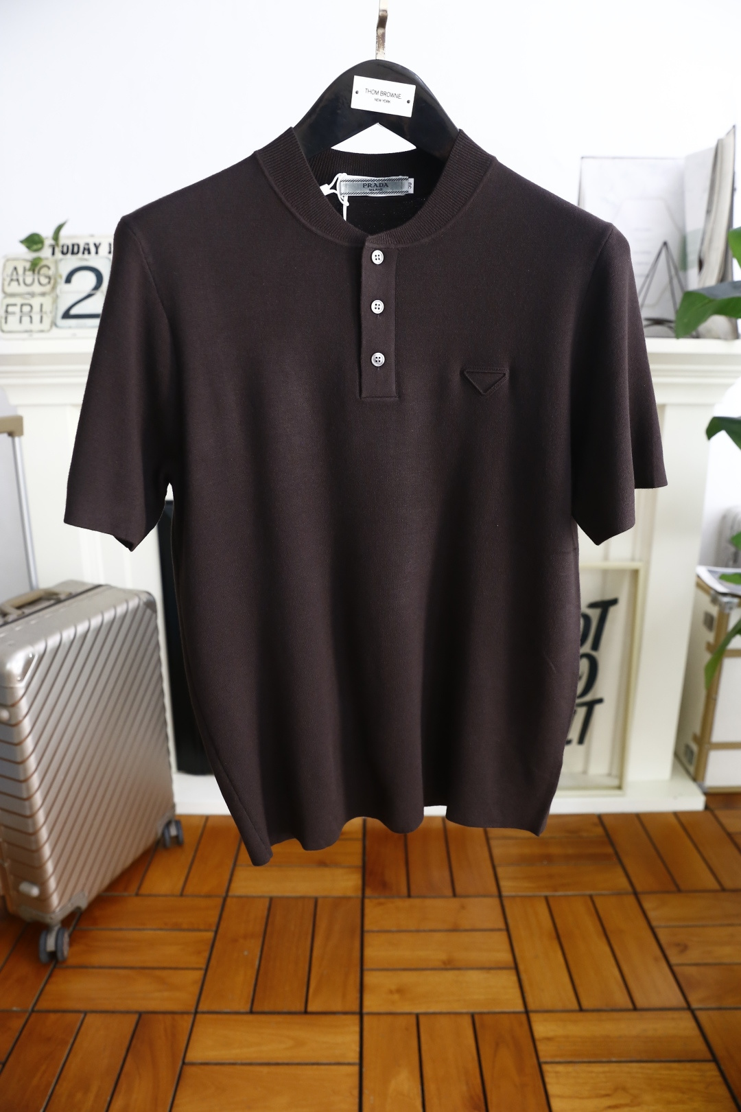 🔥普拉*/Pr*da.2025秋季新款🆕时尚男士针织短袖🍃奢华经典品牌三角标LOGO设计！经典三粒扣搭配