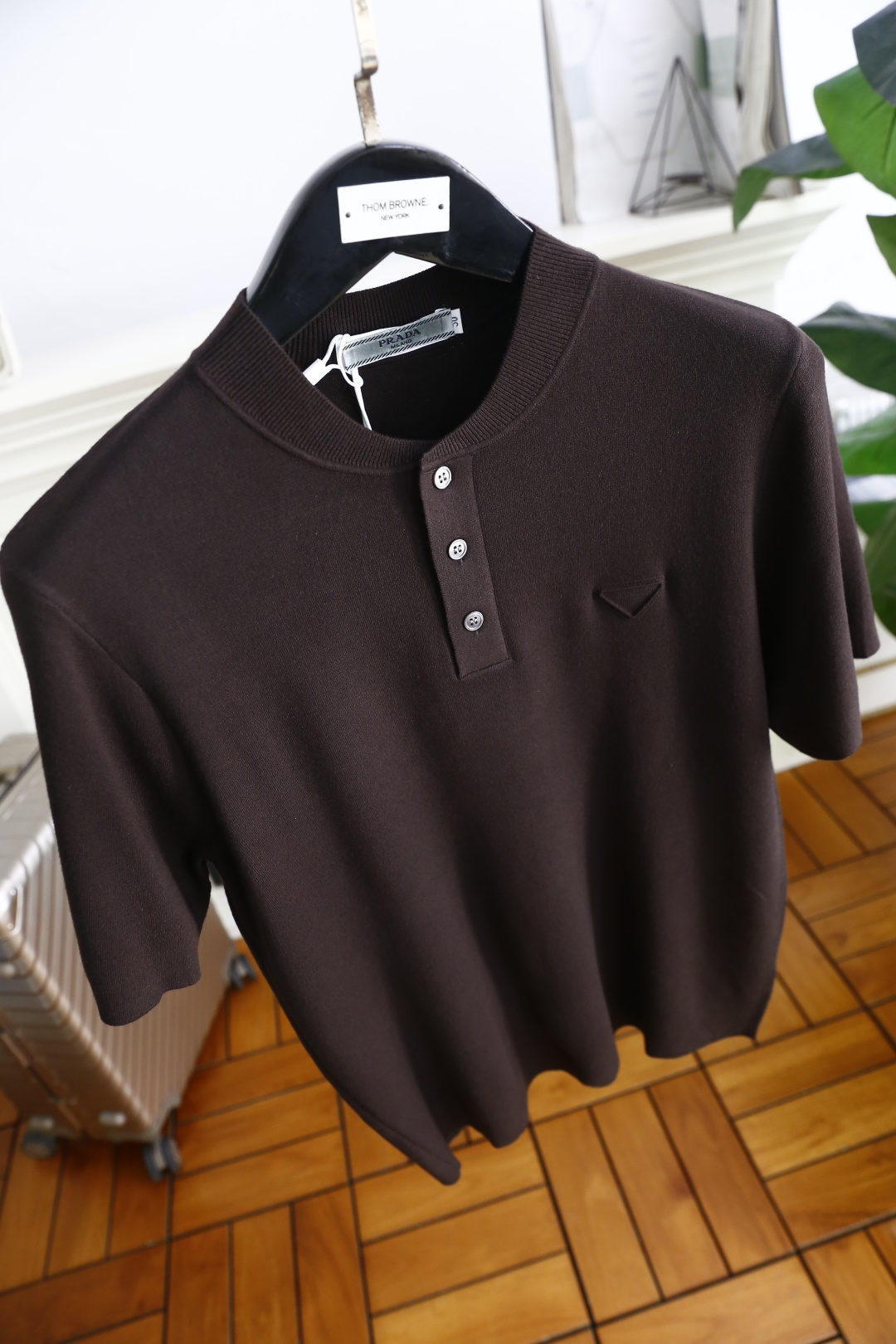 🔥普拉*/Pr*da.2025秋季新款🆕时尚男士针织短袖🍃奢华经典品牌三角标LOGO设计！经典三粒扣搭配