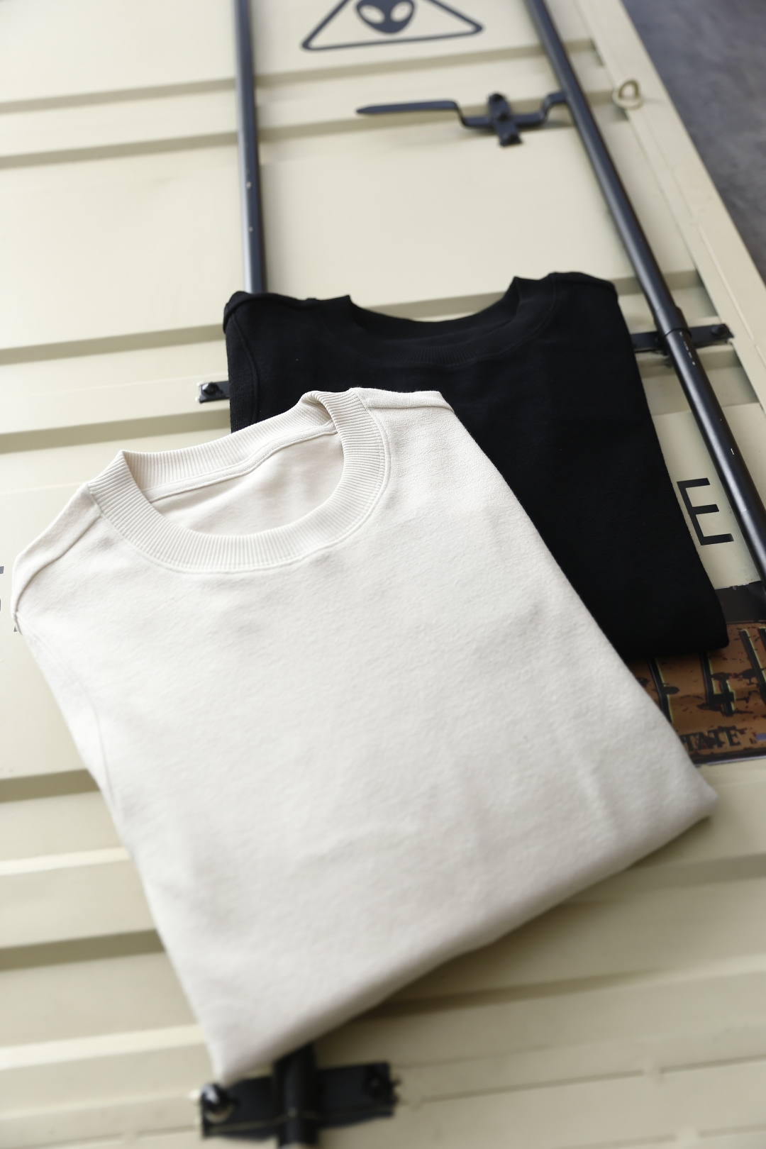 🔥杰尼*/Ze*na.25秋季新品！时尚男士百搭宽松版卫衣👍采用舒适抗菌毛圈棉面料！整体为简约圆领设计，