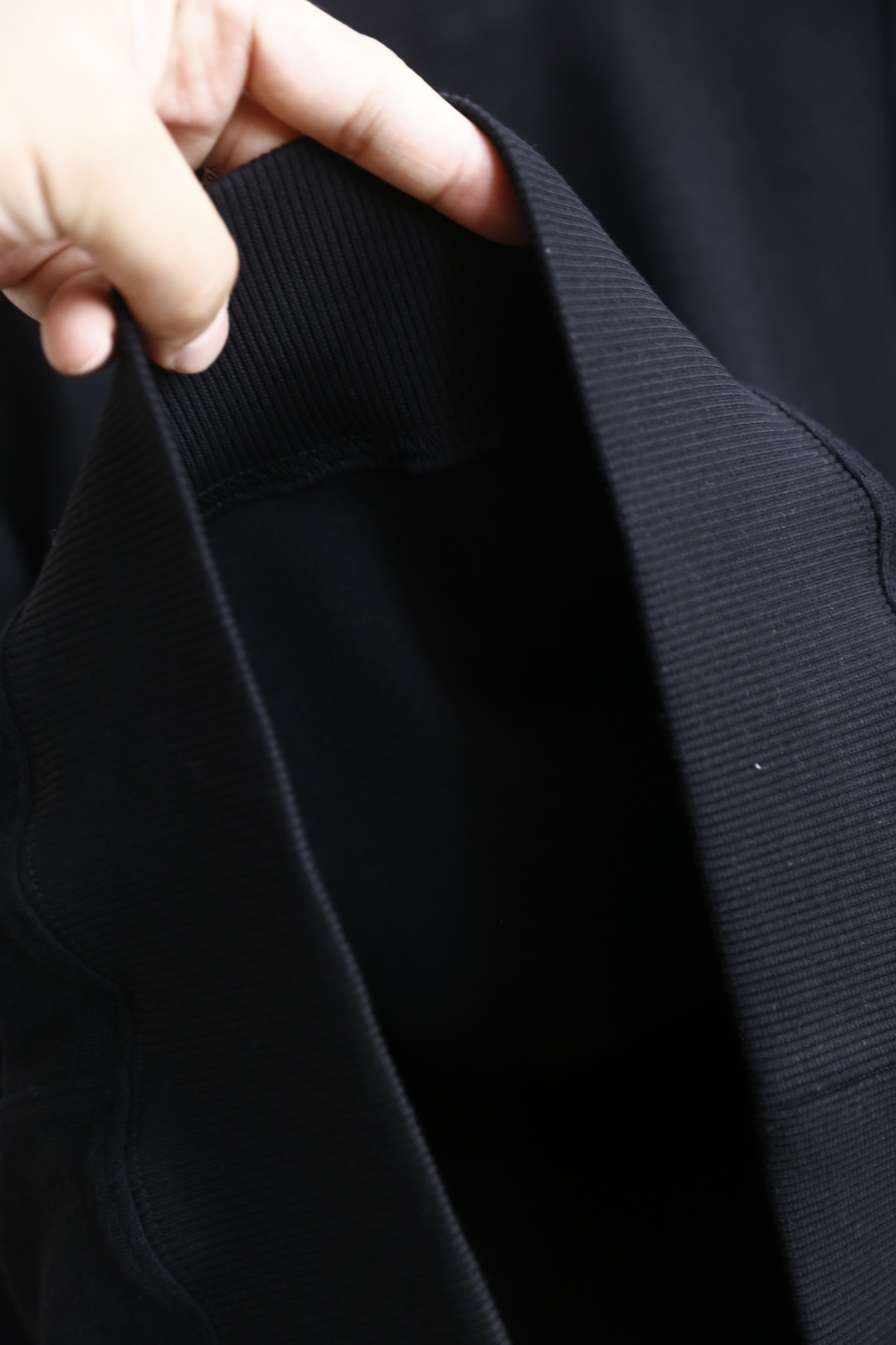 🔥杰尼*/Ze*na.25秋季新品！时尚男士百搭宽松版卫衣👍采用舒适抗菌毛圈棉面料！整体为简约圆领设计，