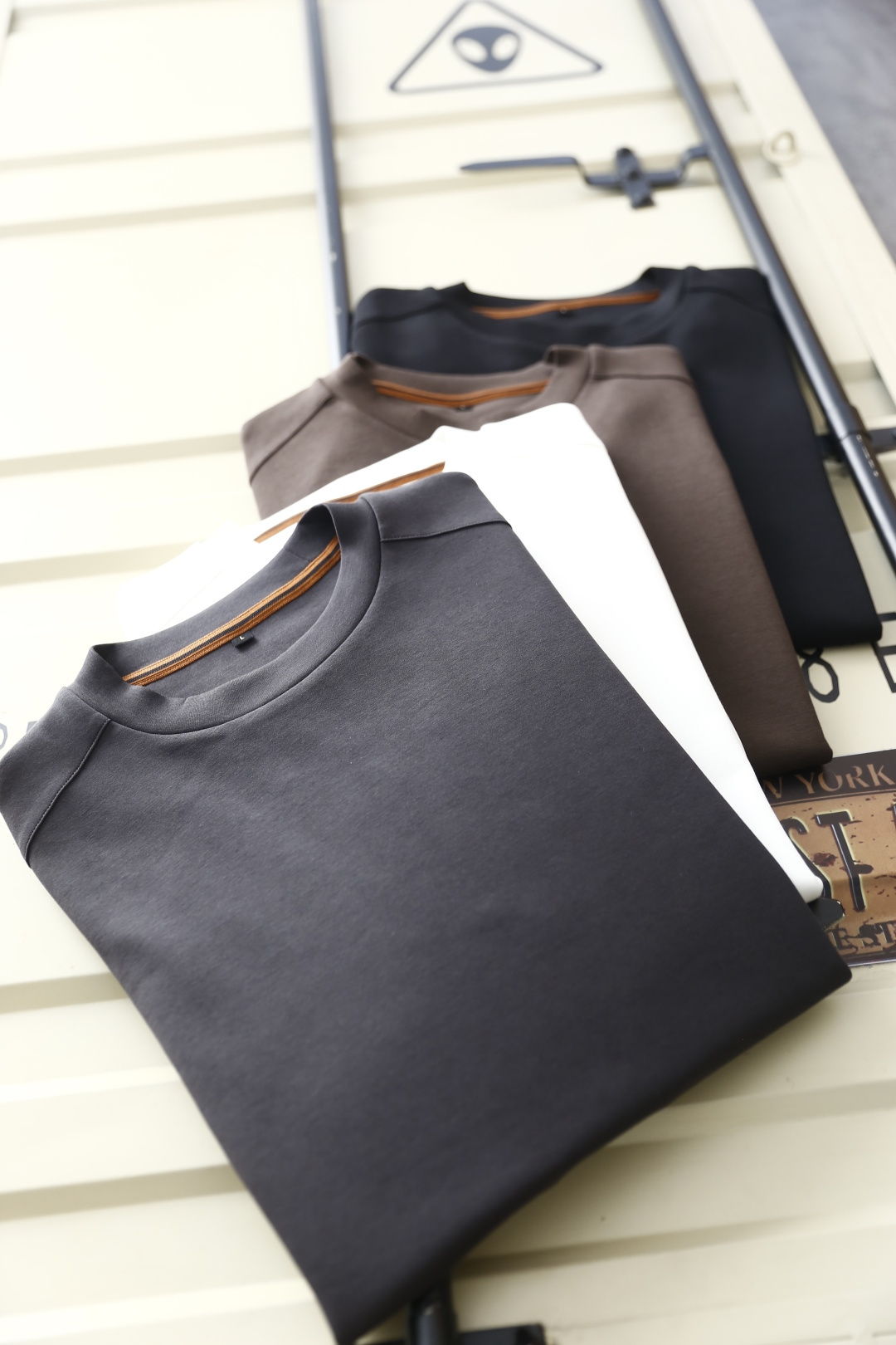 🔥杰尼*/Ze*na.2025秋季新品！时尚男士长袖圆领上衣！采用舒适天丝棉面料👍质感平整顺滑，风格偏向