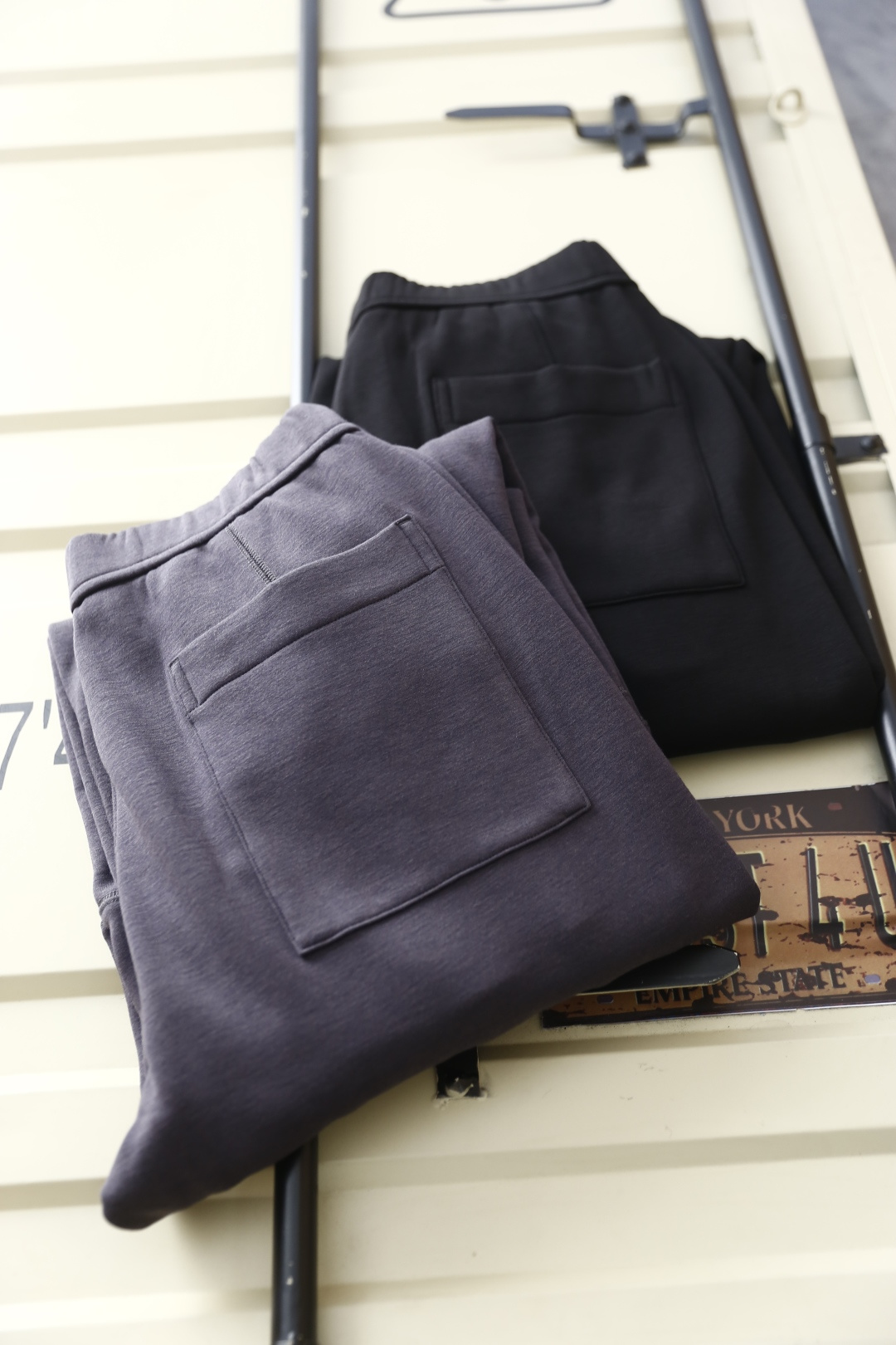 🔥杰尼*/Ze*na.2025秋季新款男士休闲宽松阔腿裤！采用加热保暖绒面料👍松紧腰设计，穿着舒适且具包