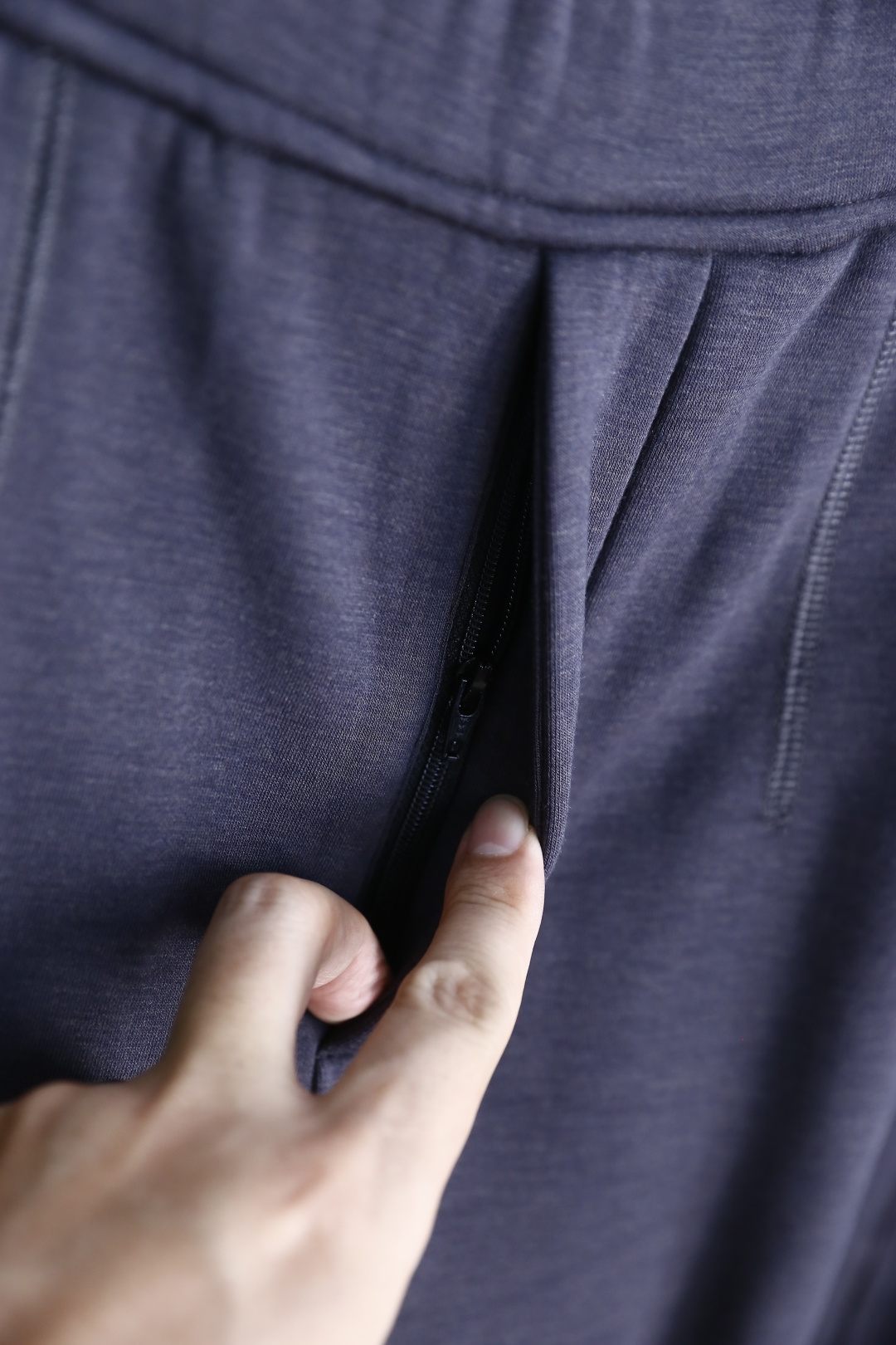 🔥杰尼*/Ze*na.2025秋季新款男士休闲宽松阔腿裤！采用加热保暖绒面料👍松紧腰设计，穿着舒适且具包