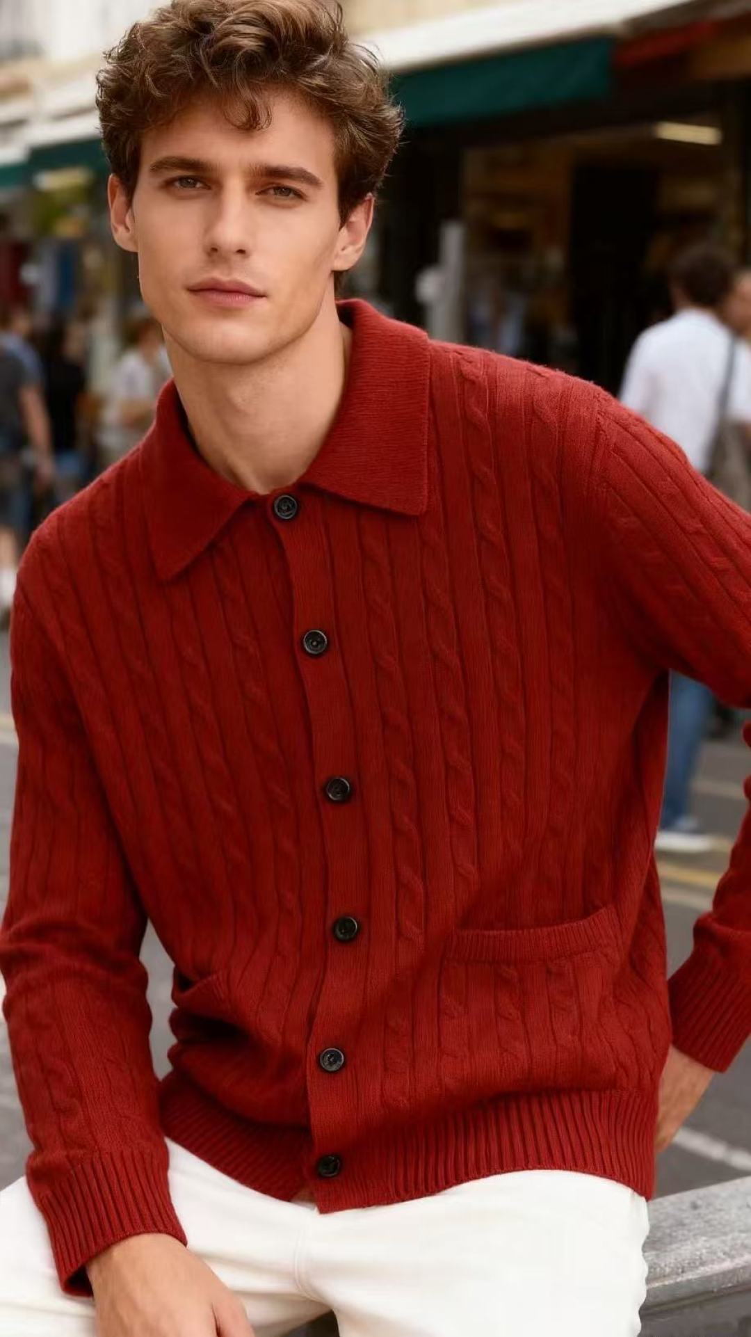 🔥lP🆕.2025秋季新品针织开衫🆕采用舒适针织面料👍翻领设计，单排扣开合，前侧有两个贴袋；整体运用绞花