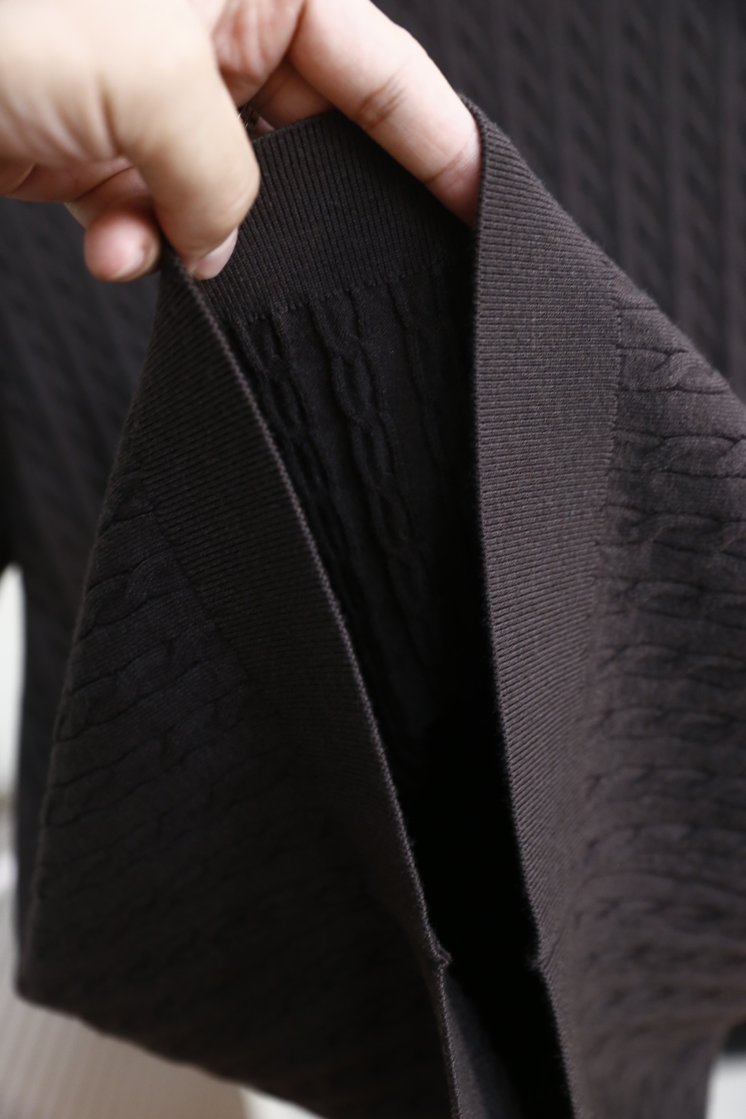 🔥Brunello Cucinelli.2025秋季新品男士绞花针织短袖上衣🆕采用经典的绞花针织工艺，纹