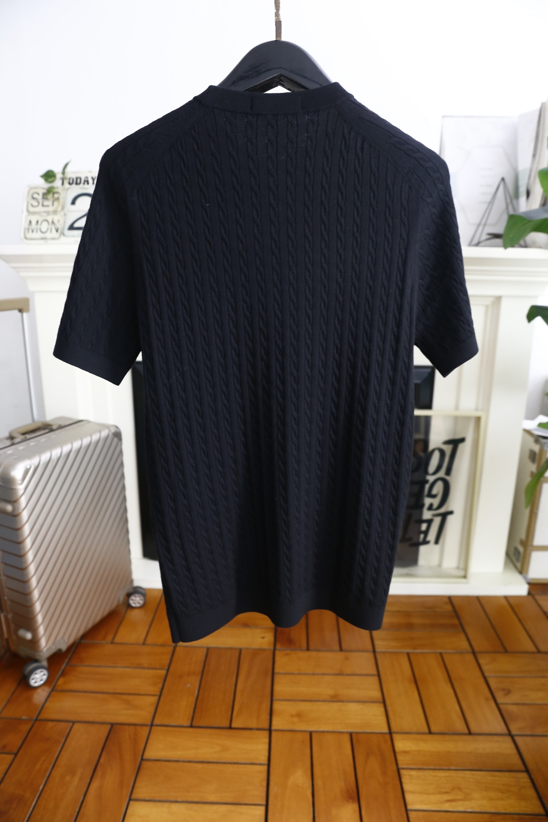 🔥Brunello Cucinelli.2025秋季新品男士绞花针织短袖上衣🆕采用经典的绞花针织工艺，纹