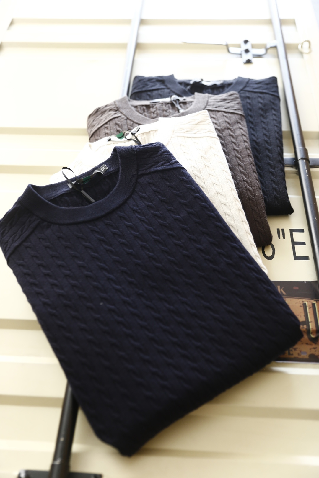 🔥Brunello Cucinelli.2025秋季新品男士绞花针织短袖上衣🆕采用经典的绞花针织工艺，纹